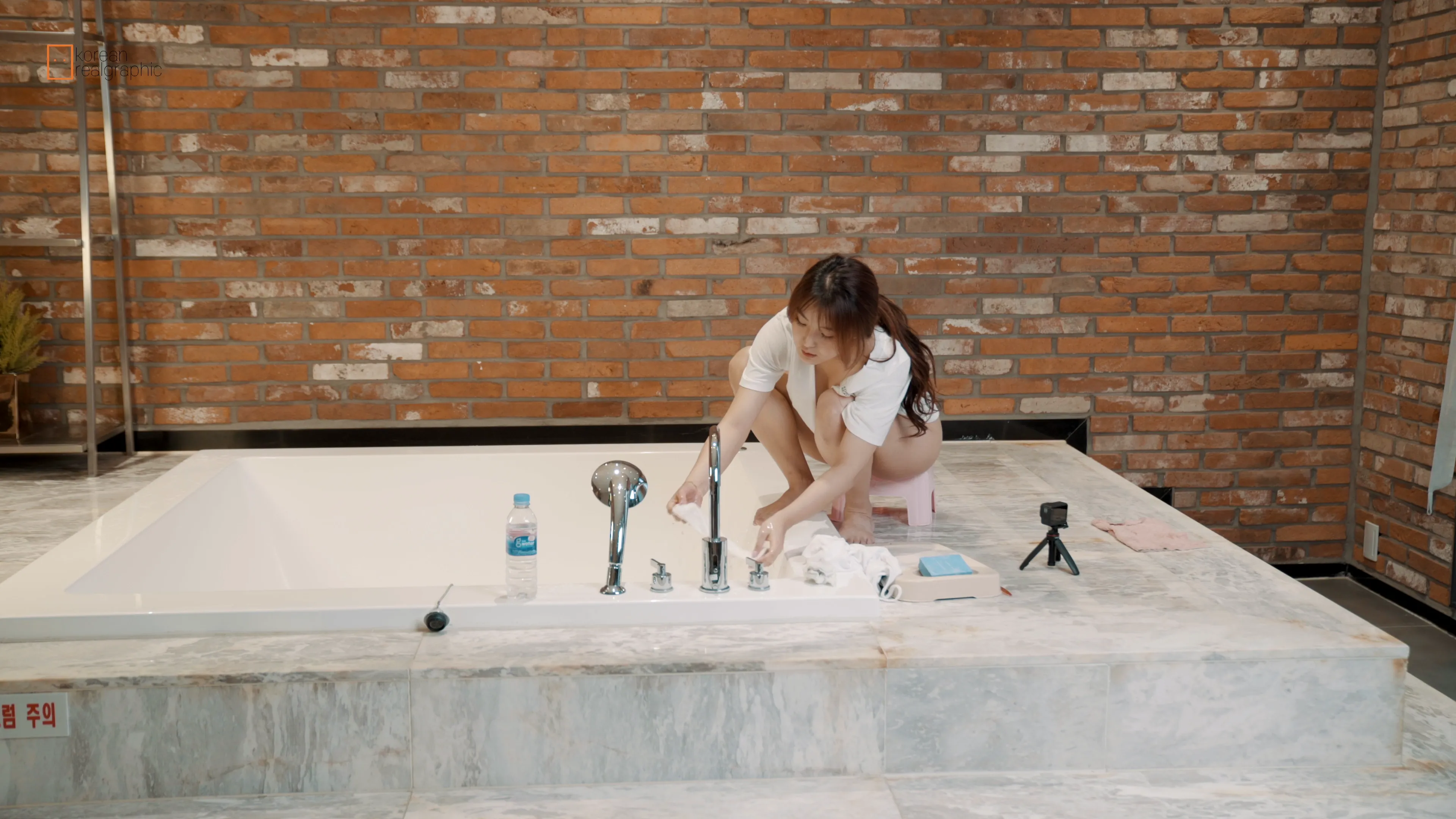 023_Korean Realgraphic NO.042 hand wash [62P+4V／10GB] - 第2张