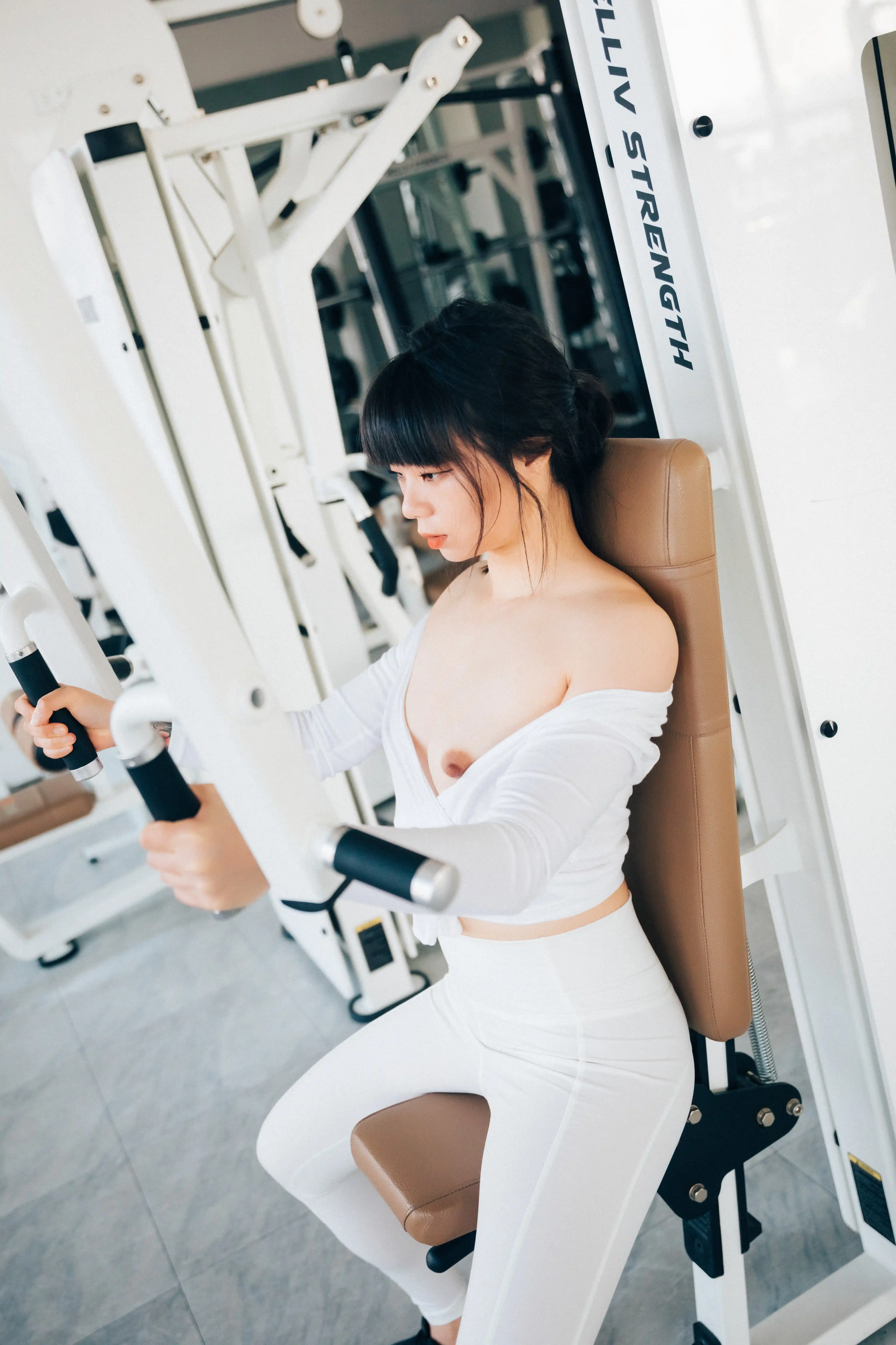 067_Loozy Kissme Strip Fitness [85P7V 639MB] - 第32张