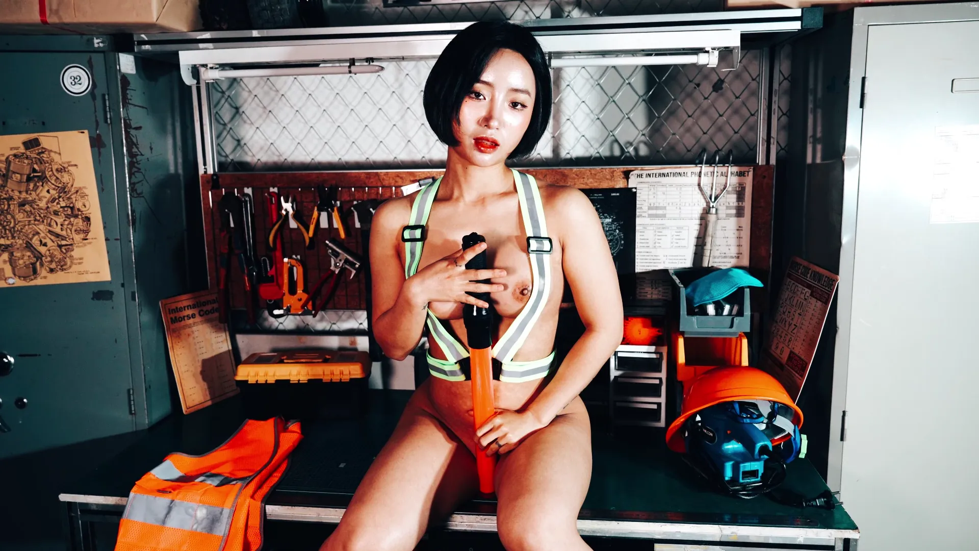 122_Loozy Booty Queen Naked Worker [178P+6V／3.65GB] - 第1张