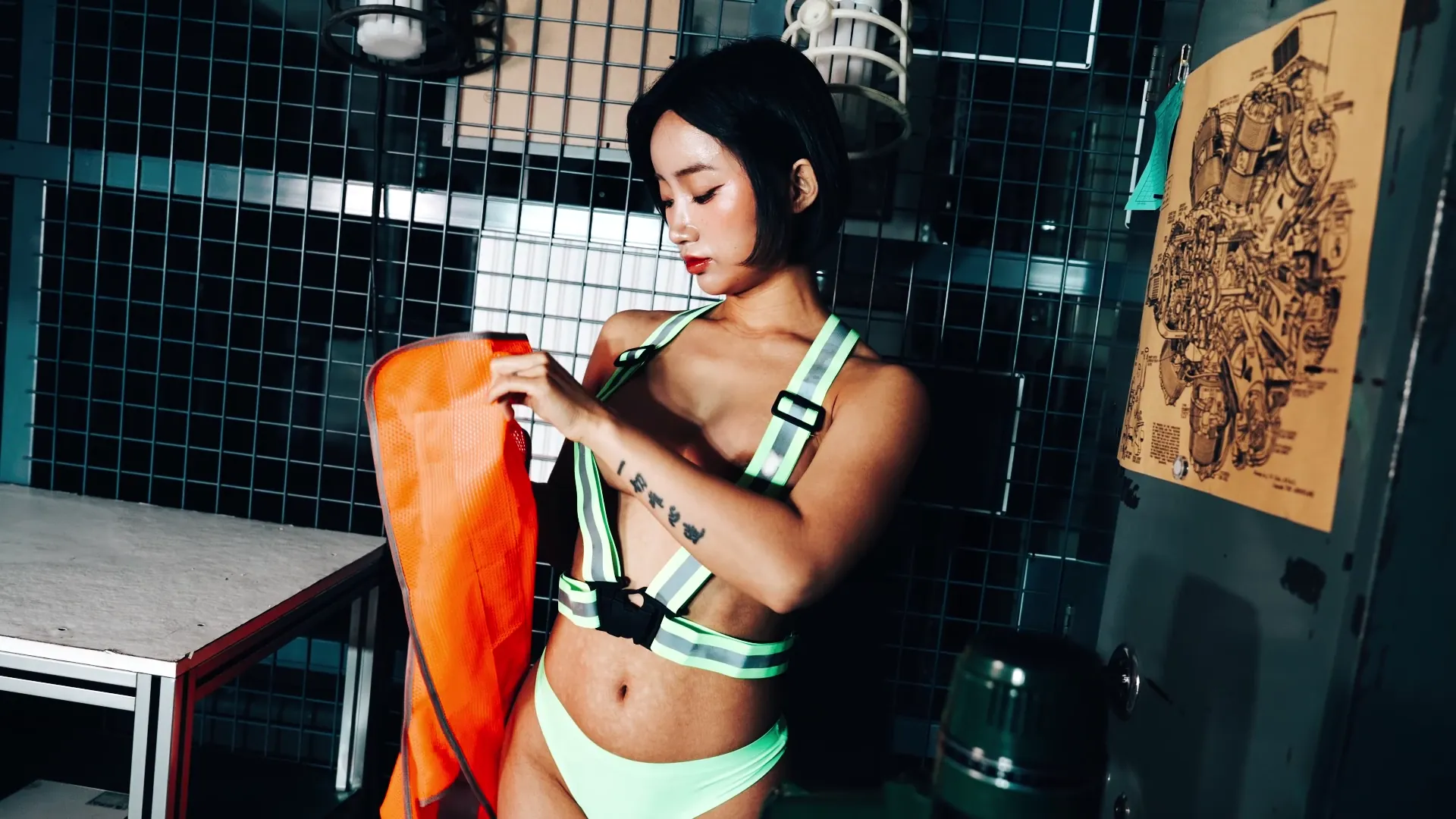 122_Loozy Booty Queen Naked Worker [178P+6V／3.65GB] - 第2张