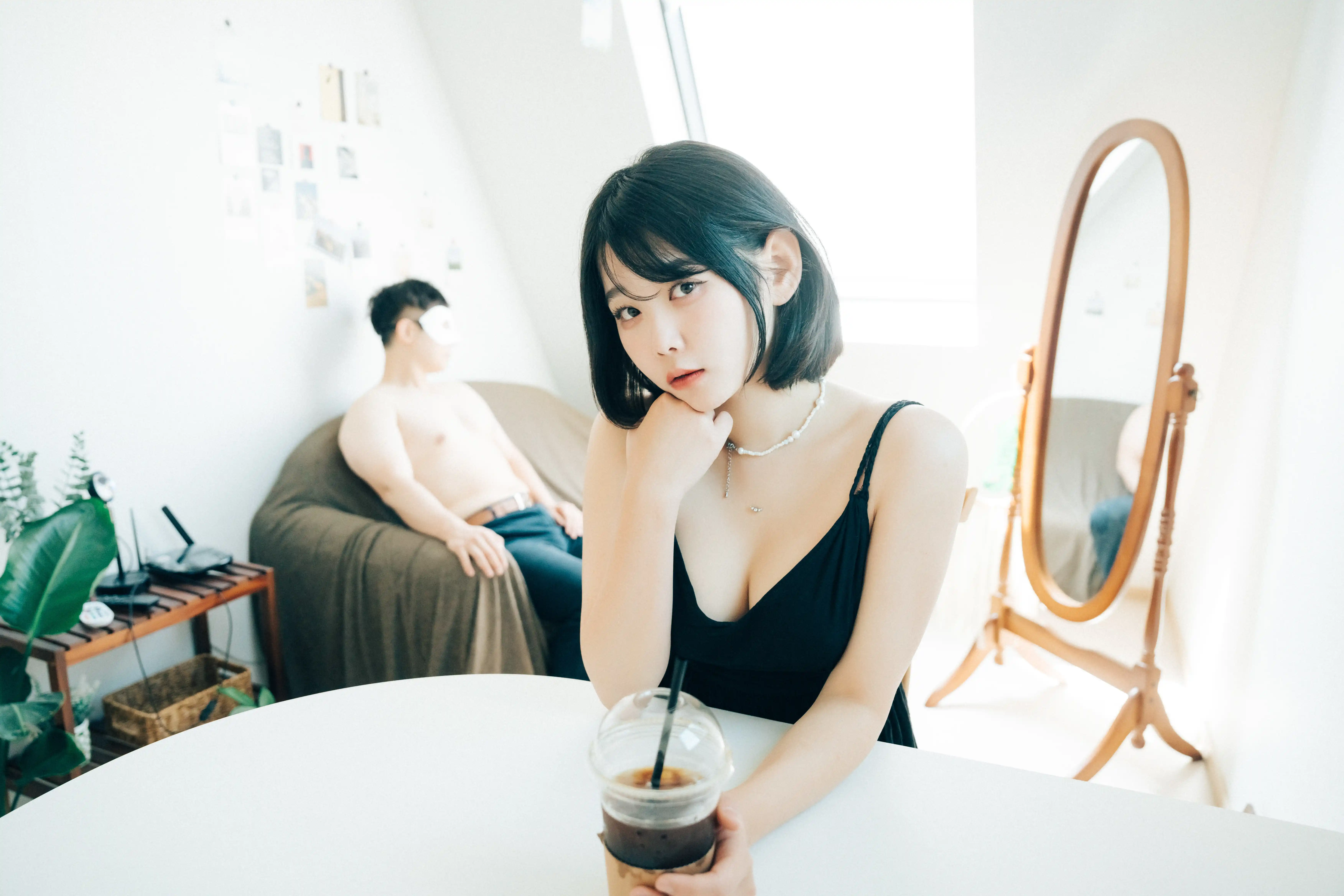 127_Loozy Zia (지아) With Delivery Man [140P+6V／2.9GB]