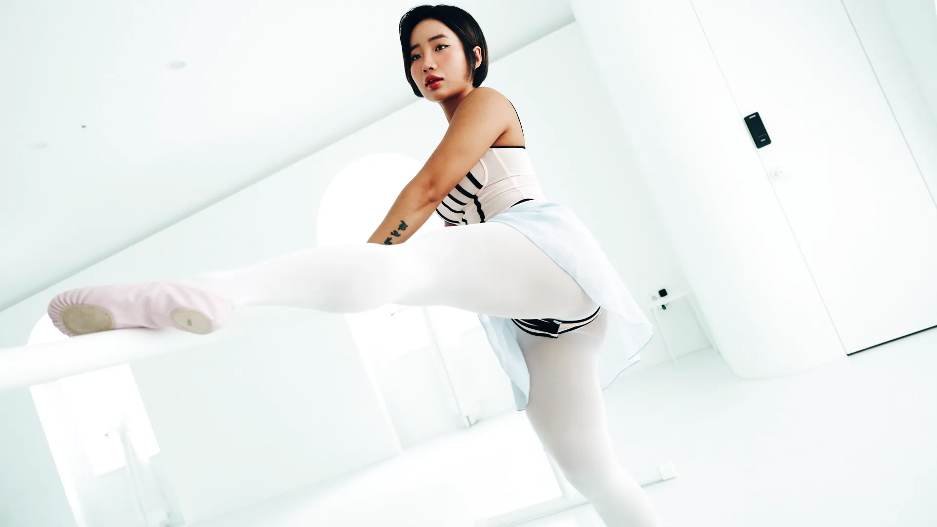 130_Loozy Booty Queen Tied Ups [179P+5V／2.56GB] - 第1张