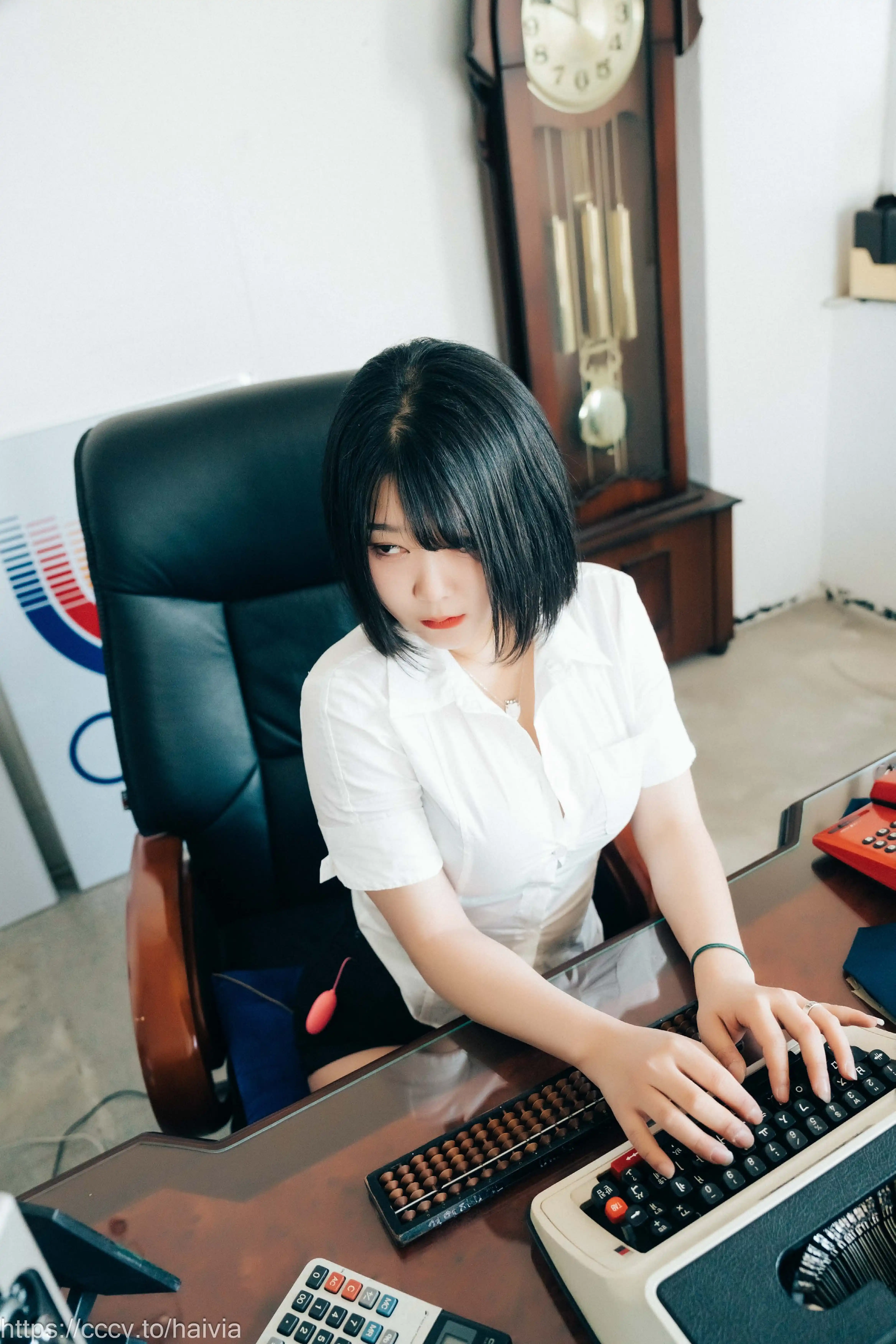 173_Loozy Zia Female employee [148P5V-2.57GB]