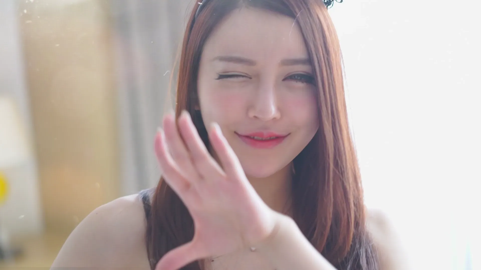 H035 16.05.08 玉兔Miki 内衣拍摄花絮MV - 第2张