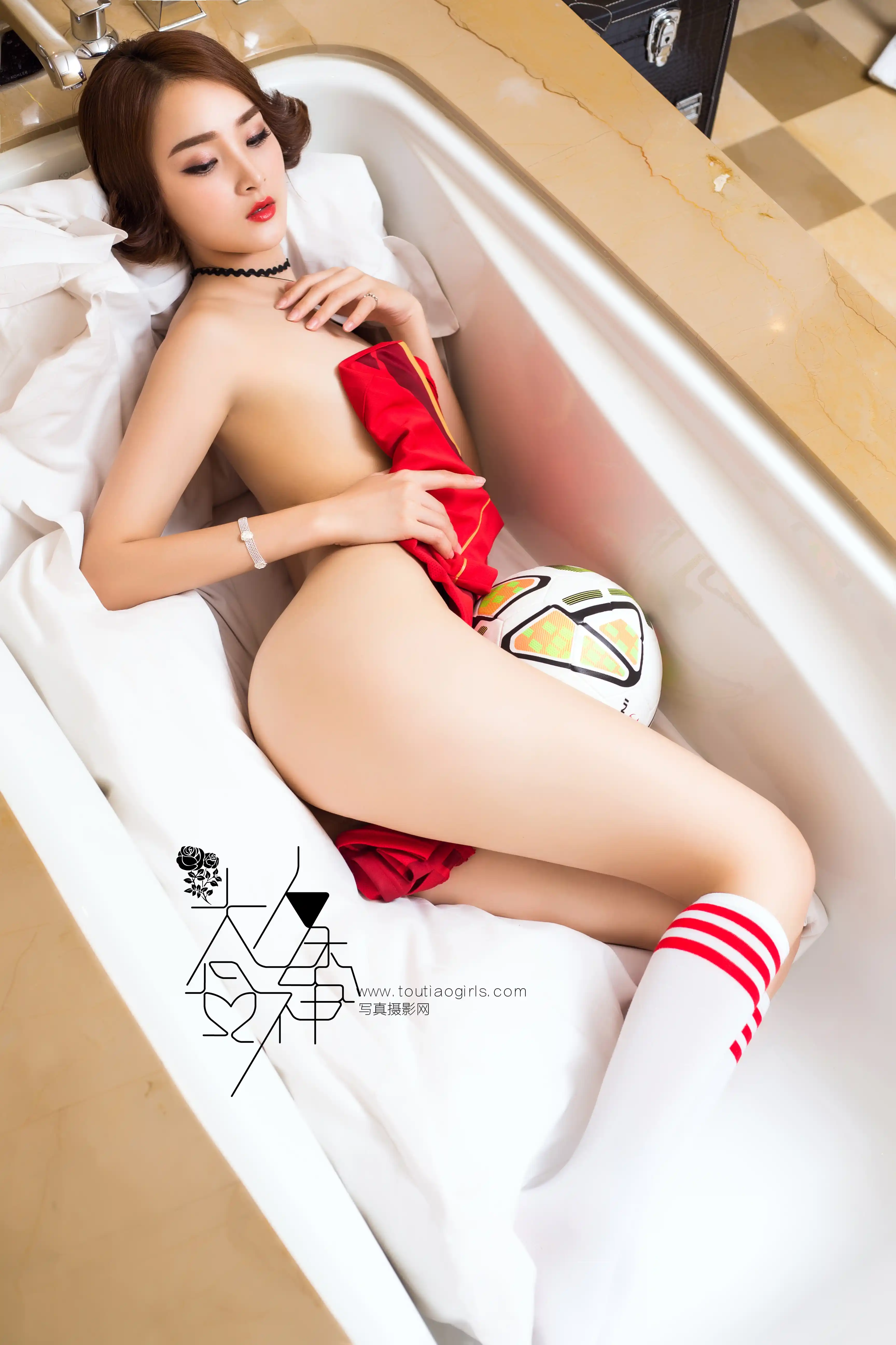 TouTiao头条女神 2016.11.14 NO.184 向曼联致敬 周夕爱 [25P343M] - 第2张