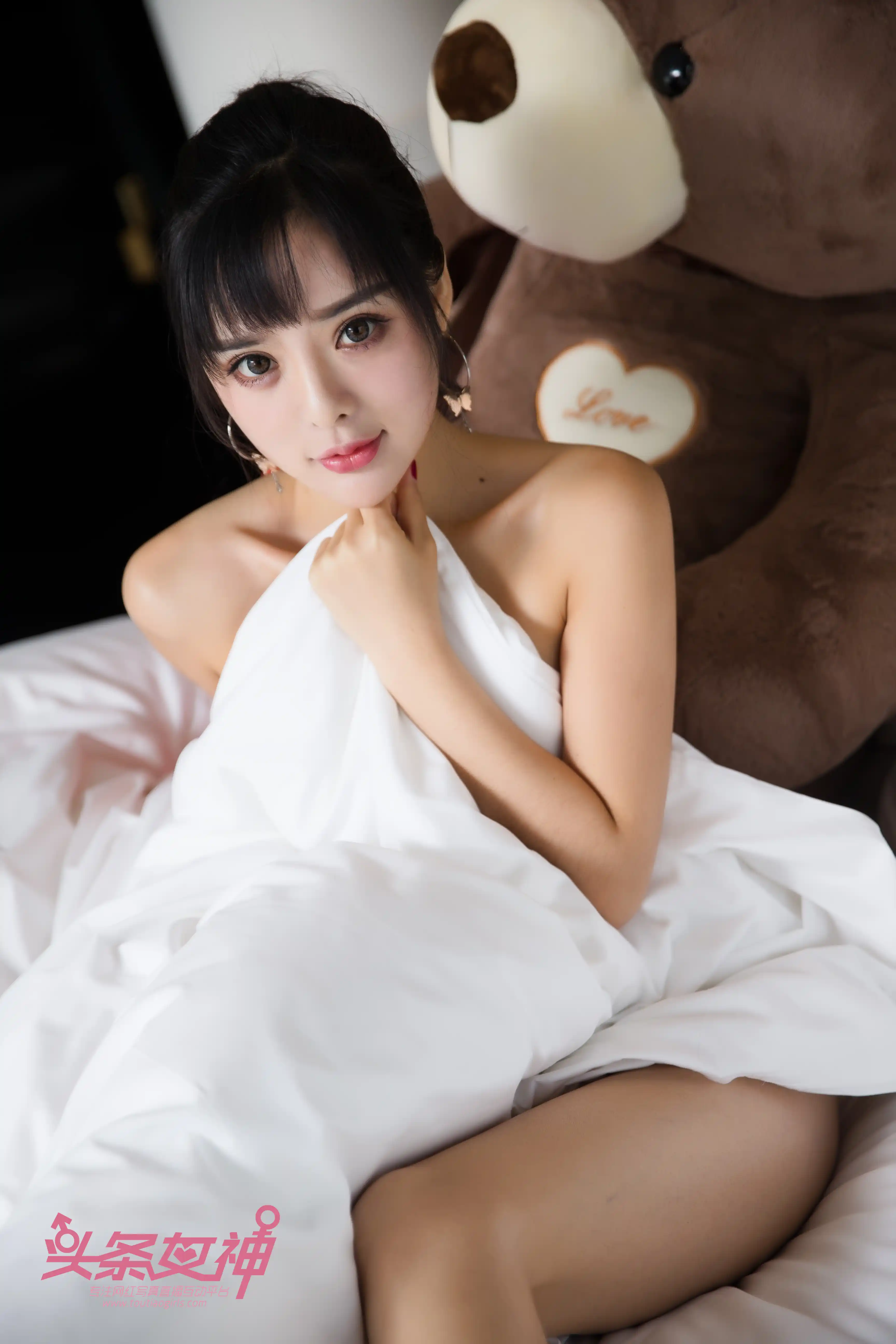TouTiao头条女神 2017.11.04 NO.470 周熙妍[10P59M] - 第4张