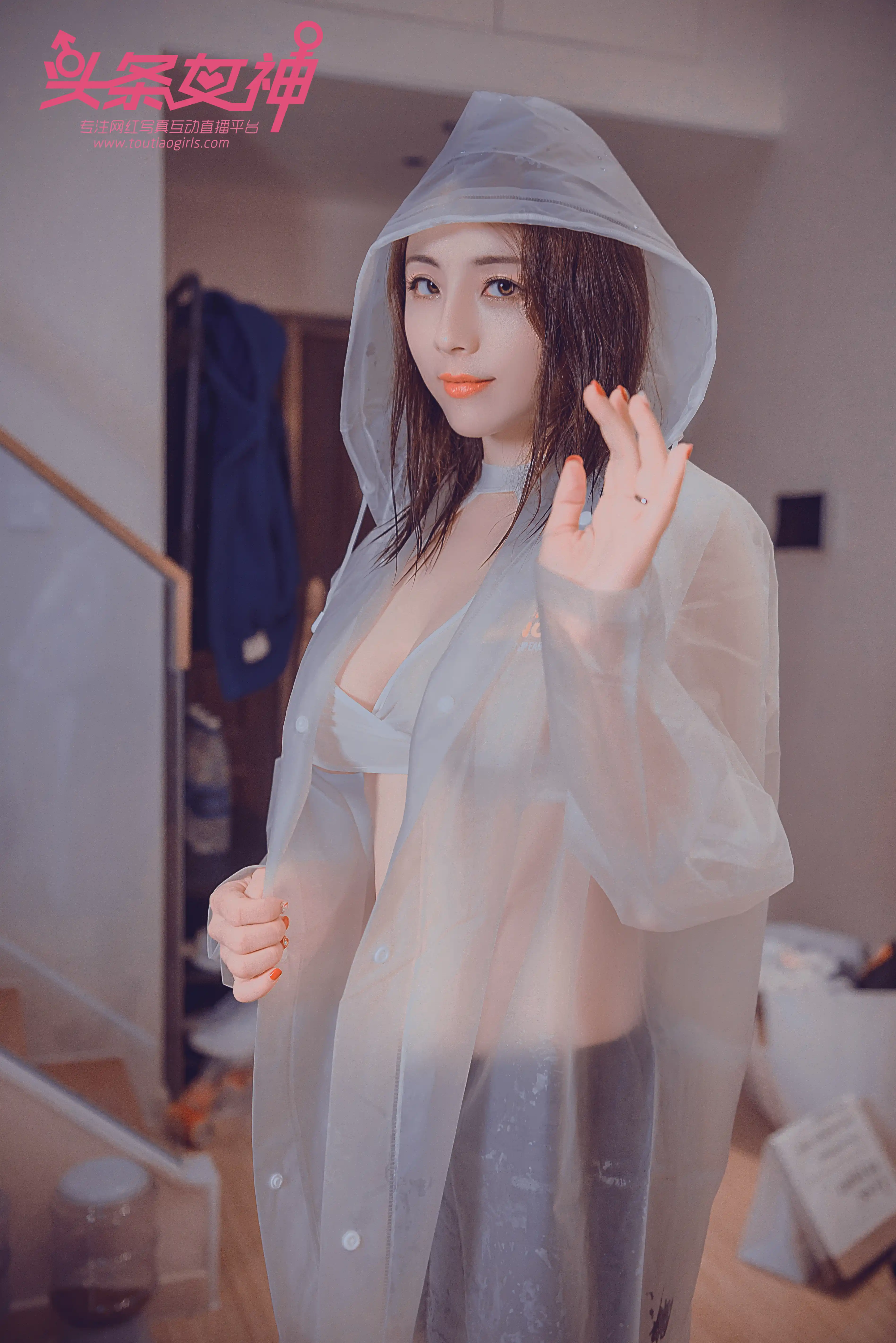 TouTiao头条女神 2018.04.18 NO.604 迪爱儿雨衣修水工 [45+1P] - 第2张