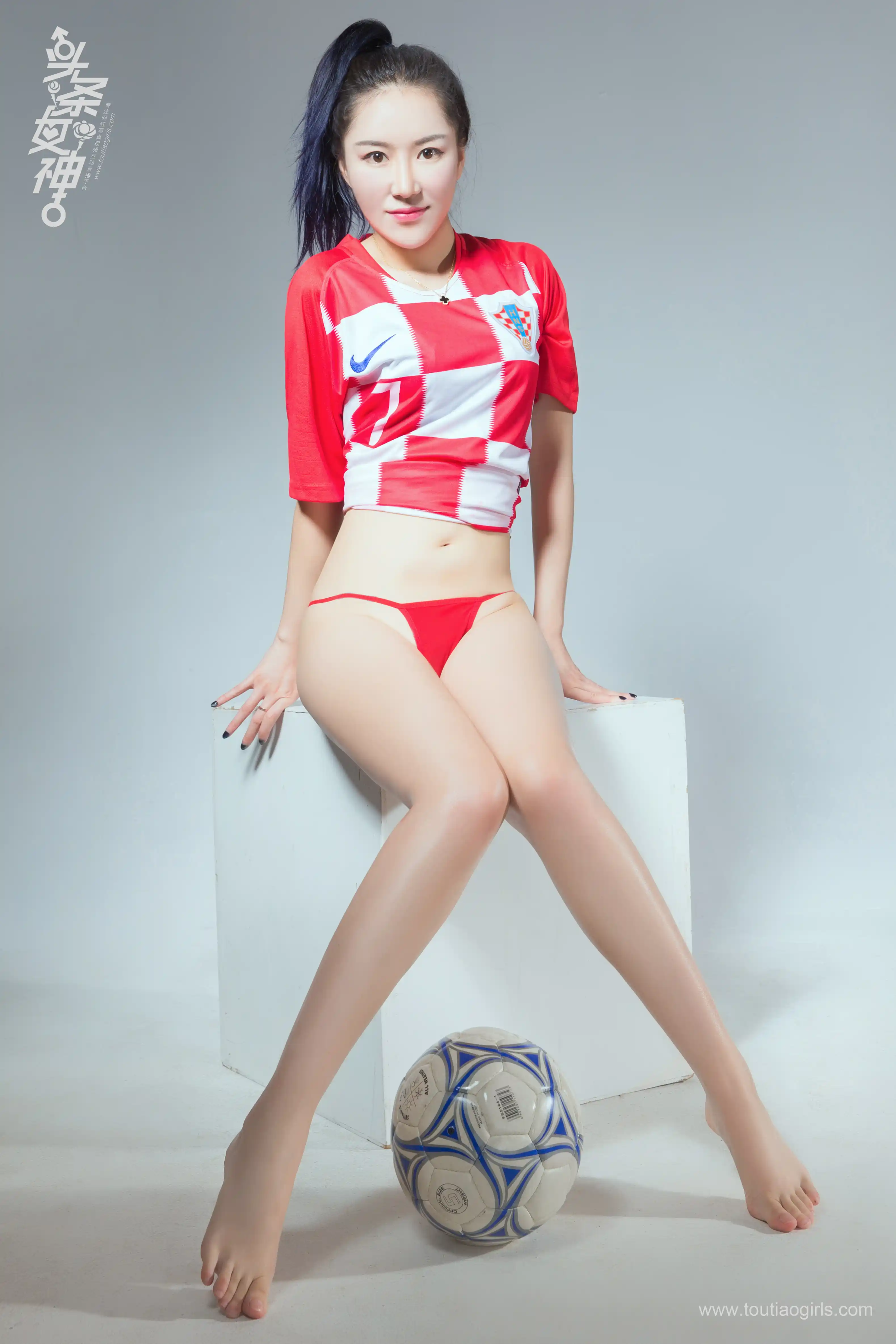 TouTiao头条女神 2018.07.15 NO.661 女神预测世界杯决赛易阳 [11+1P] - 第2张