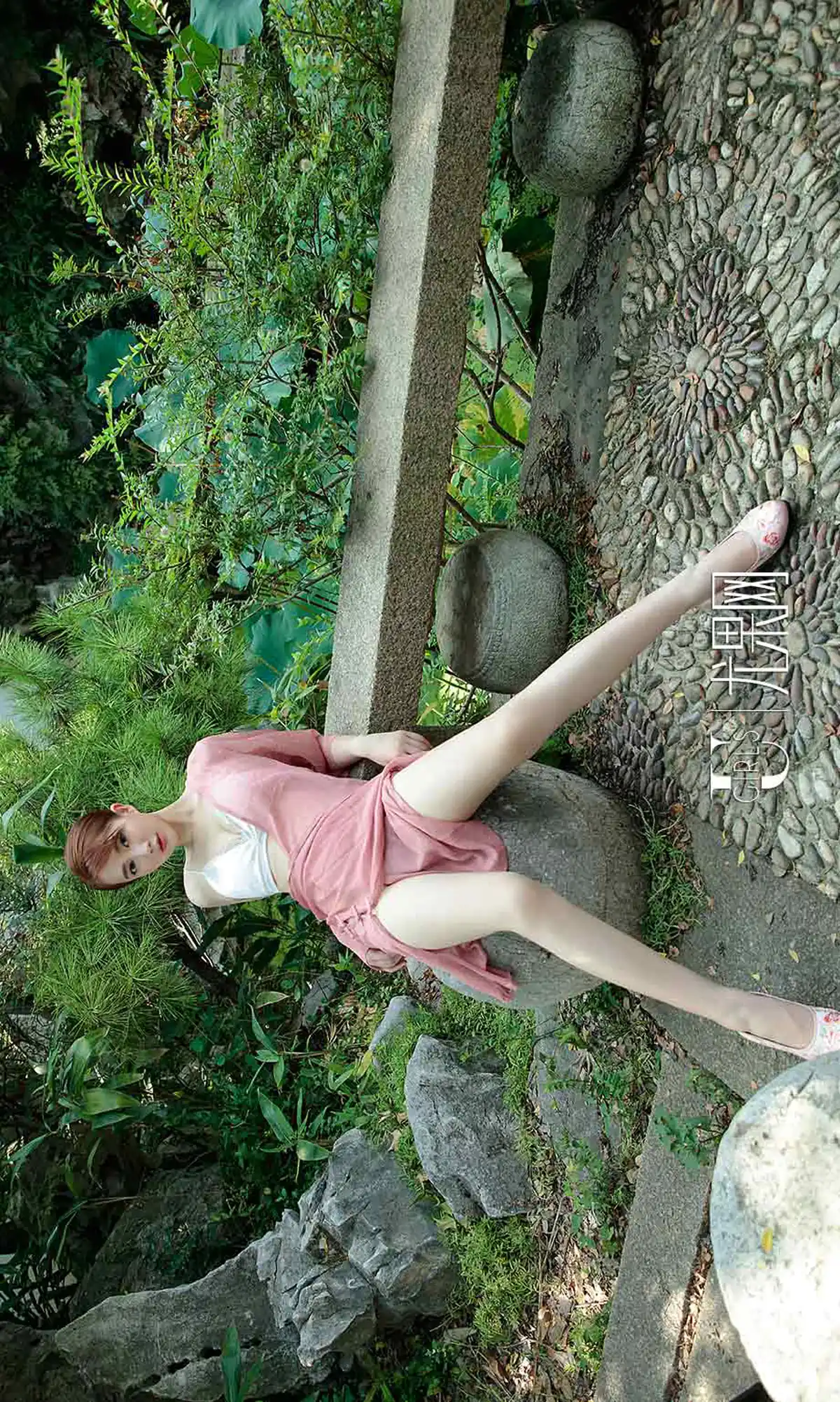 [爱尤物]2018APP NO.1331 苏小曼一亲亲[35P13.3M] - 第2张