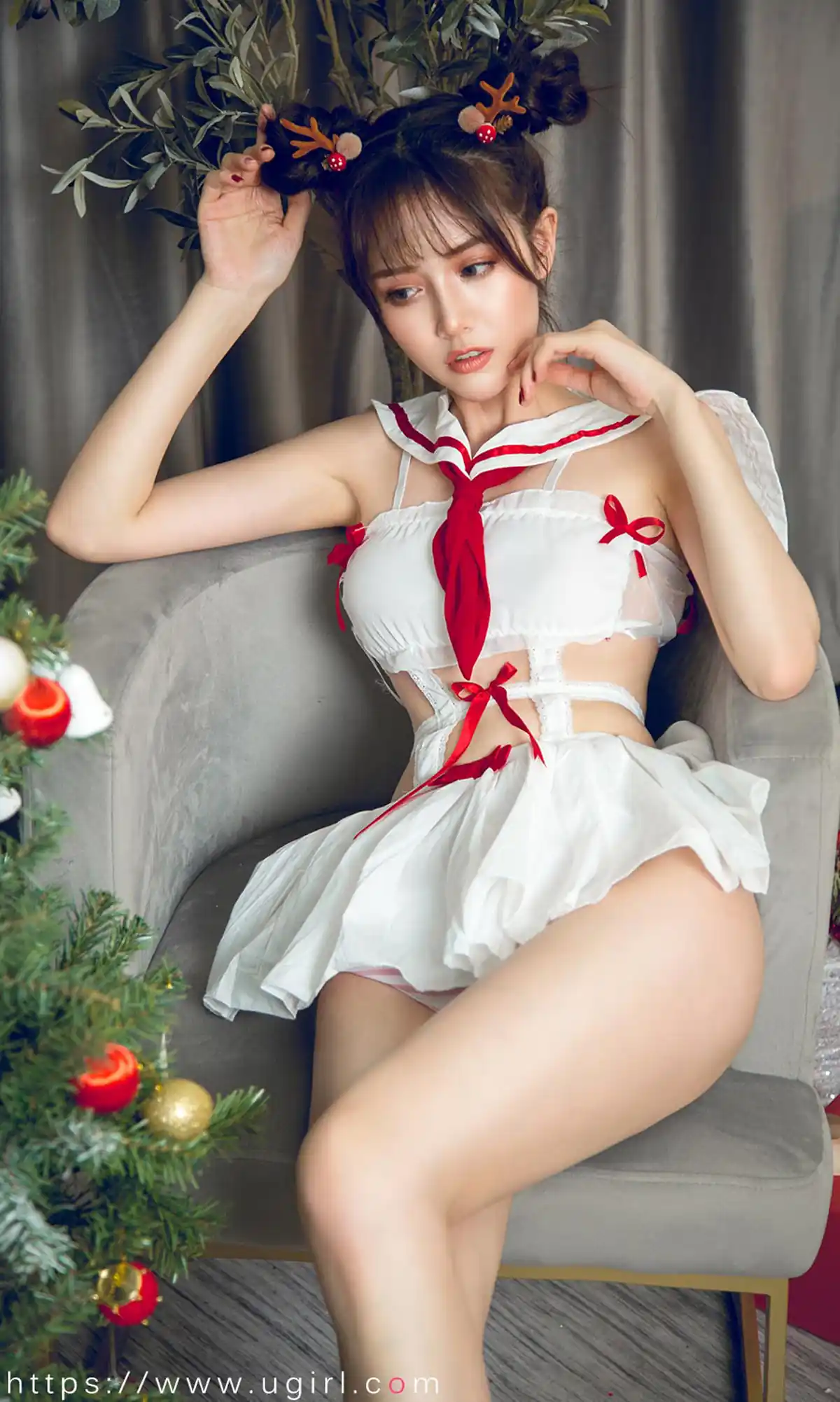 [Ugirls爱尤物] 2019.12.24 No.1679 唐小糖 制服少女圣诞秀 [35P] - 第3张