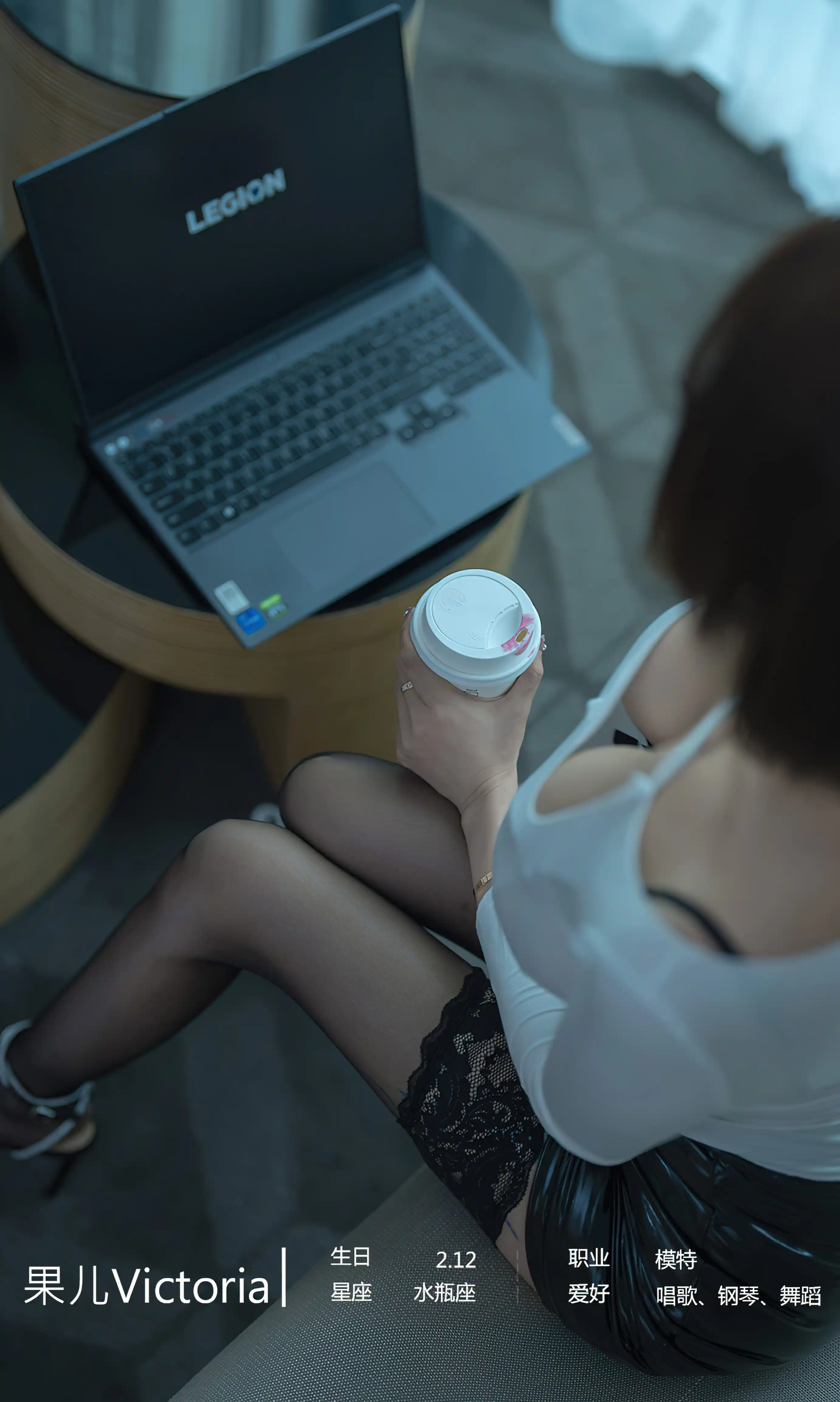 Ugirls爱尤物 2022 NO.2389 情迷女上司 果儿Victoria[35P／63.6MB]