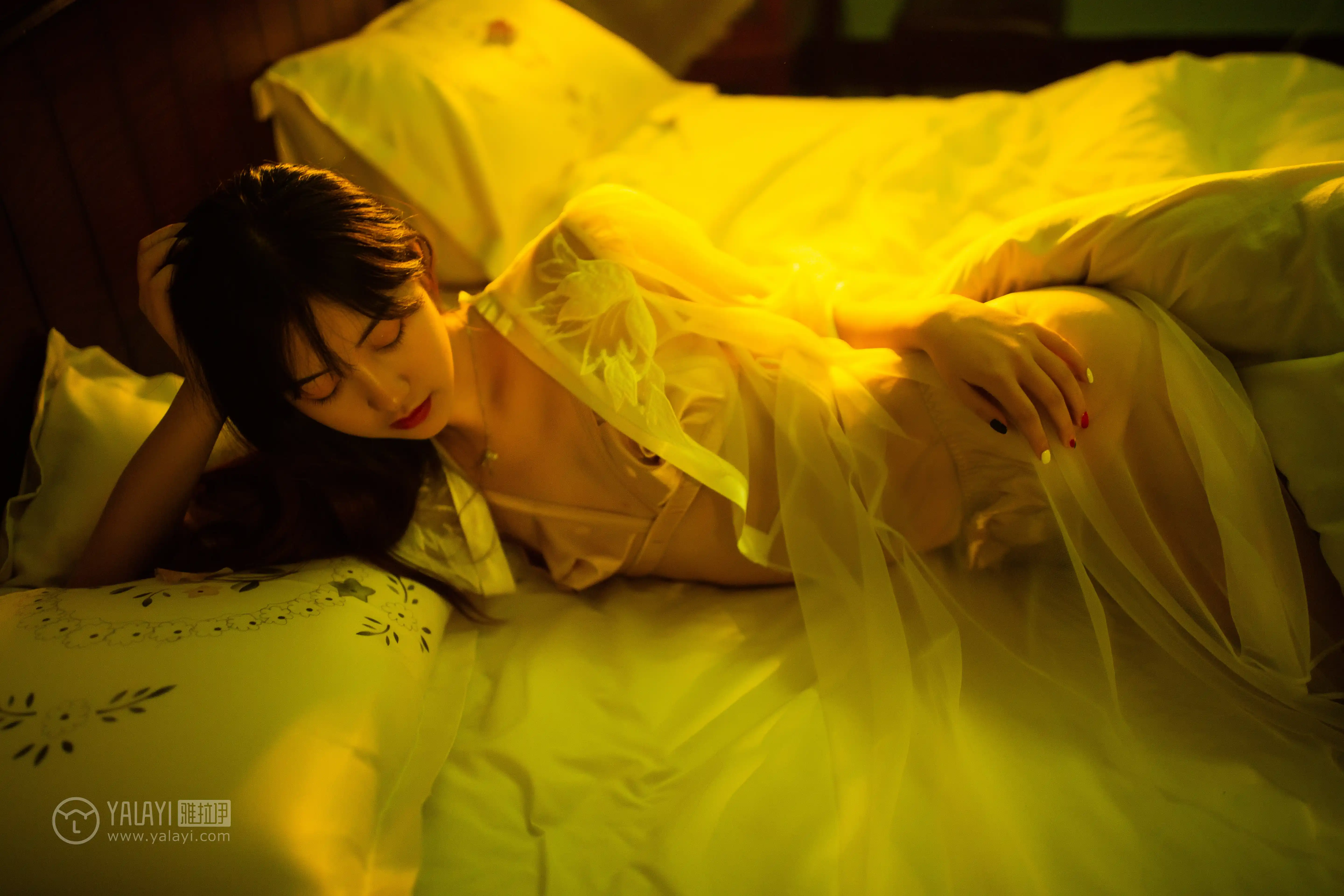 YALAYI雅拉伊 2019.05.06 NO.233 天蓝酱《爱囚》[41P529M] - 第4张