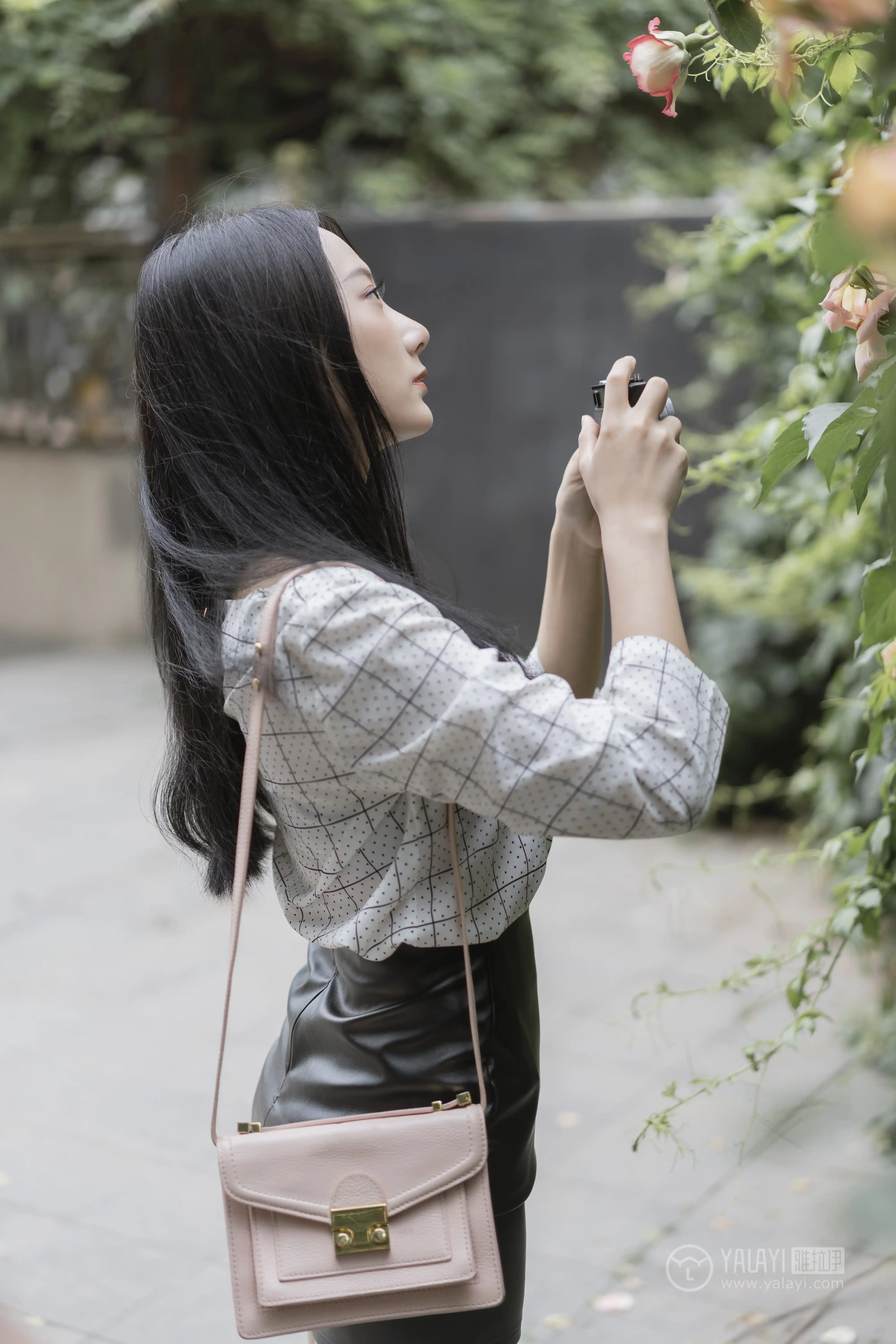 YALAYI雅拉伊 2019.05.06 NO.322 女白领的私生活1 何嘉颖 - 第2张