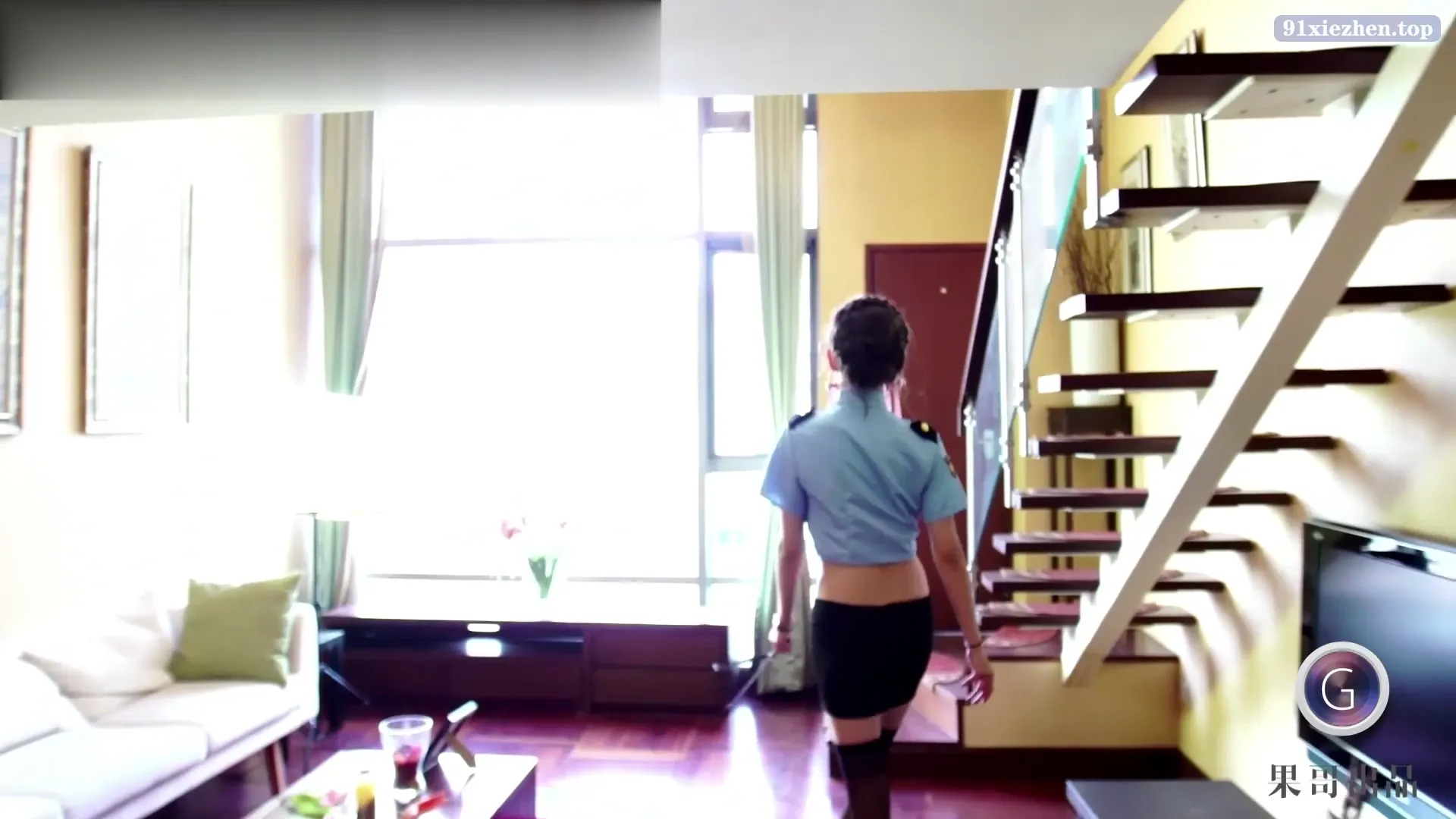 30：秀人网金牌摄影师果哥 – 制服黑丝 小灵鑫 - 第3张