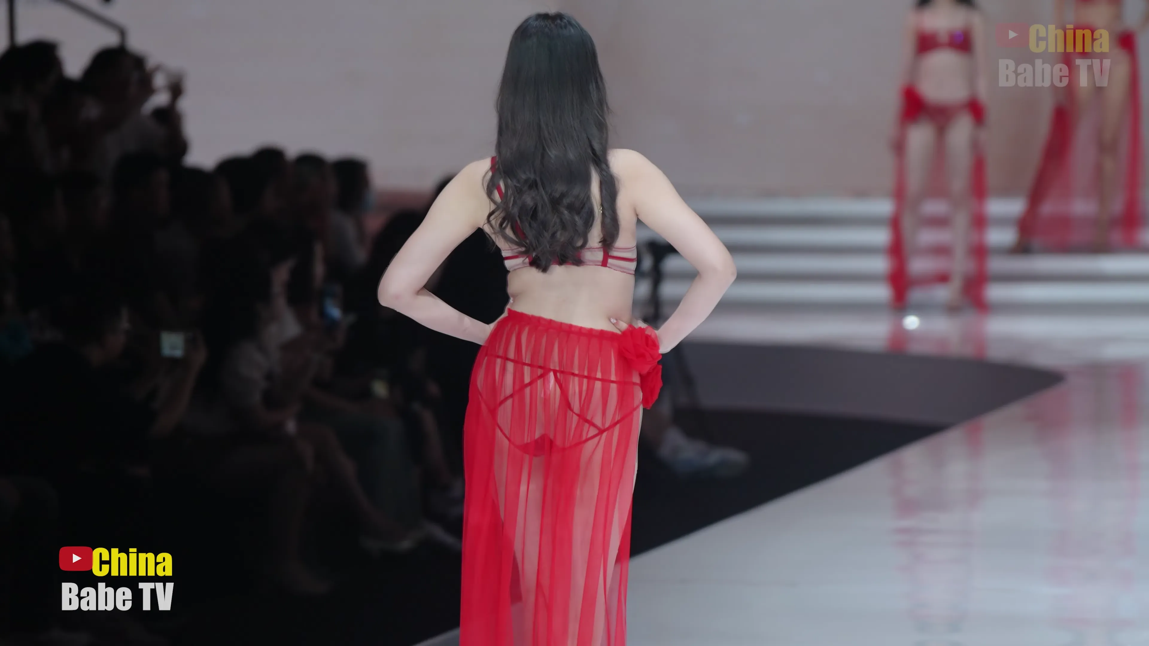 【4K】 2024深圳SIUF皇室立美麗貴族性感 内衣秀Looklook - Royal Lingerie Show -황실 복장 [1V] - 第1张