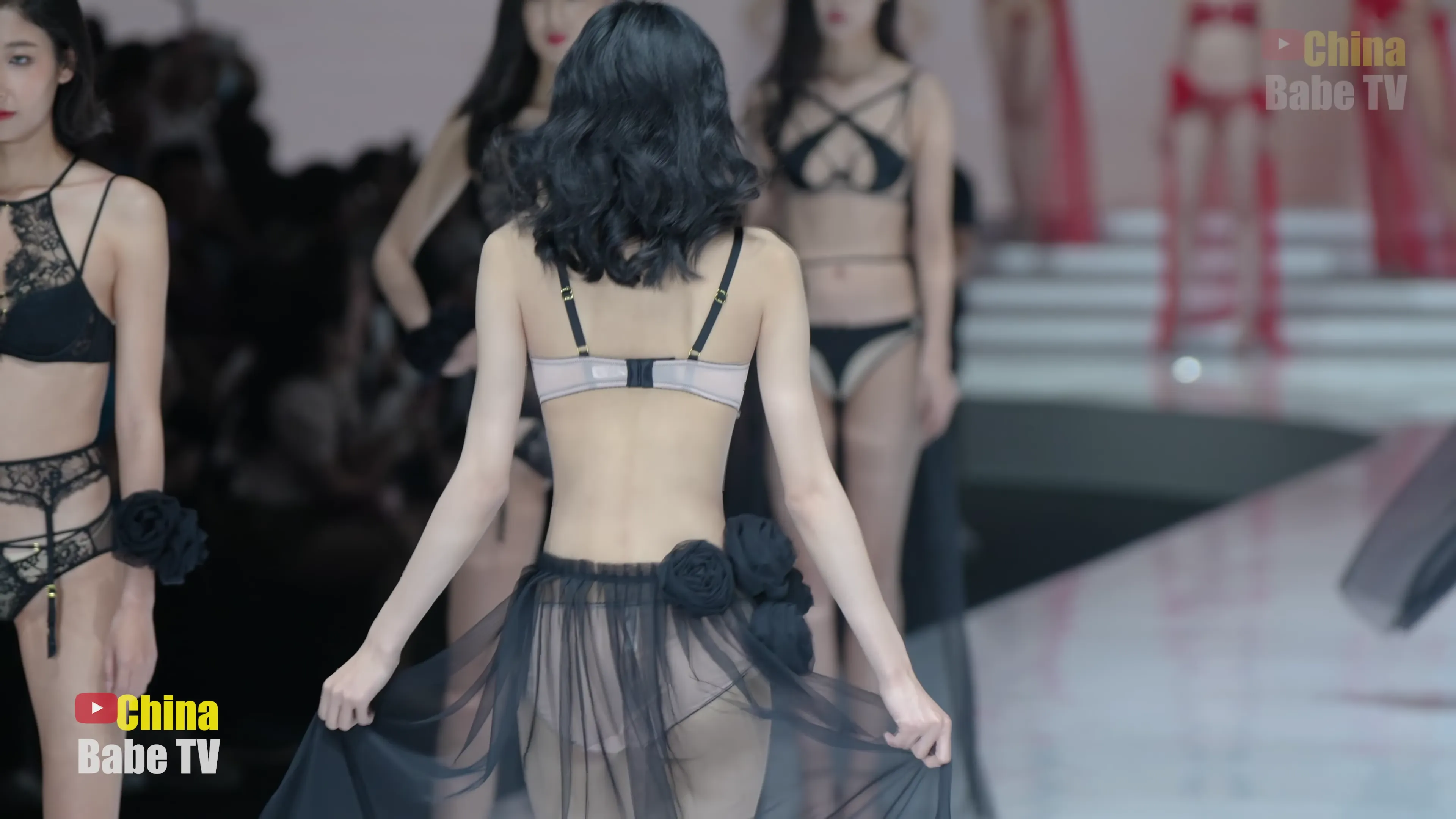 【4K】 2024深圳SIUF皇室立美麗貴族性感 内衣秀Looklook - Royal Lingerie Show -황실 복장 [1V]
