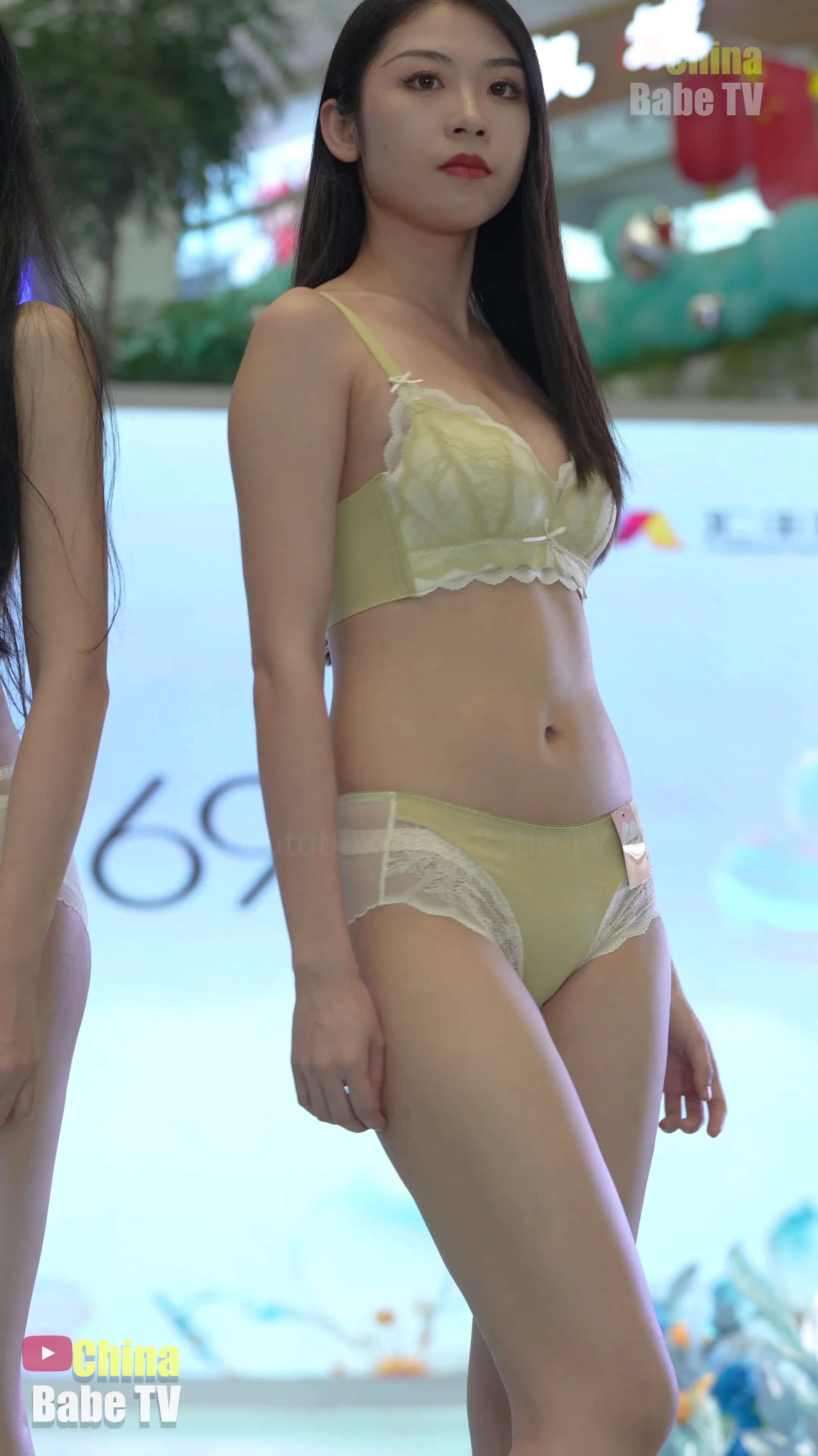 【4K】豎屏 - 2024中山城雙模69公主 丁字褲内衣秀 - Thong Underwear Look -두 명의 속옷 모델이 함께 워킹하다 [1V] - 第3张