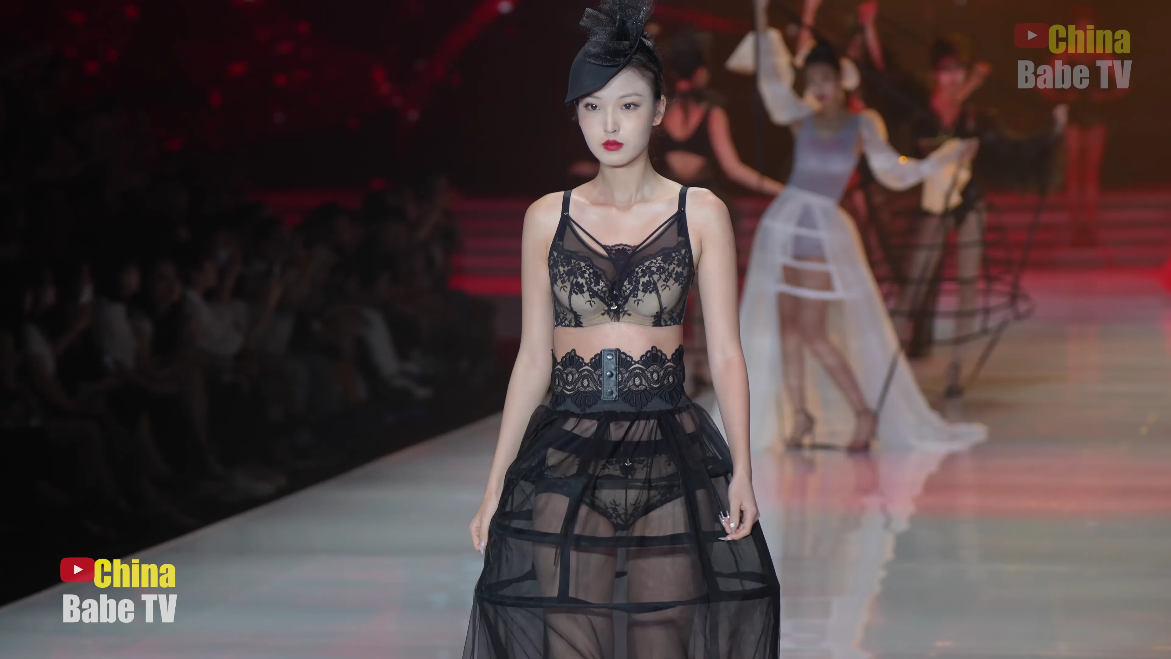 【4K】2024深圳內衣展伊斯艾拉情趣內衣秀P2 （影视享受）_ Yiselle Thong Lingerie Show _ 섹시한 여자 워킹 [1V]