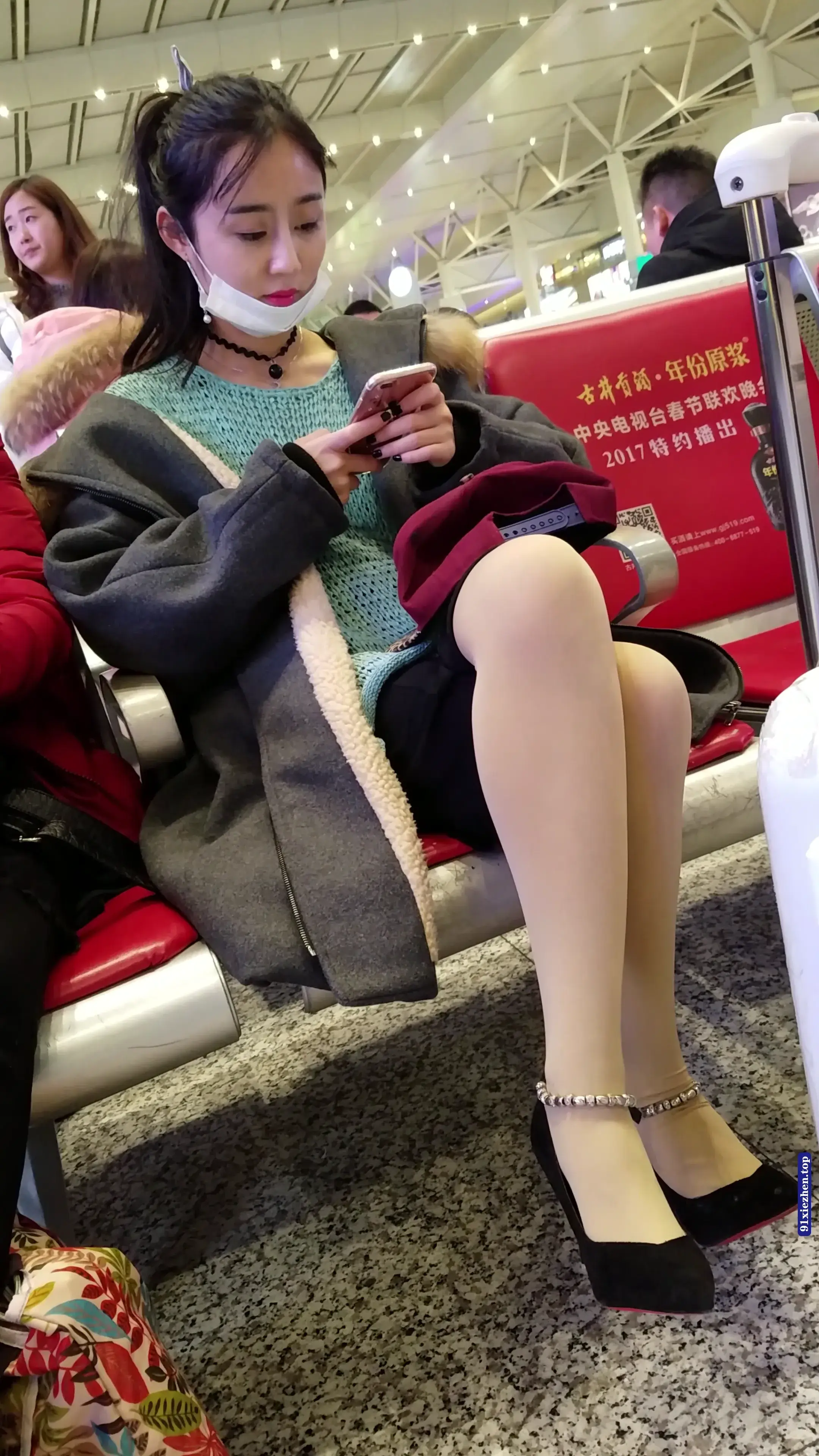 精选街拍视频 高铁站候车的肉色丝袜高跟极品美腿漂亮美女 [996MB] - 第4张