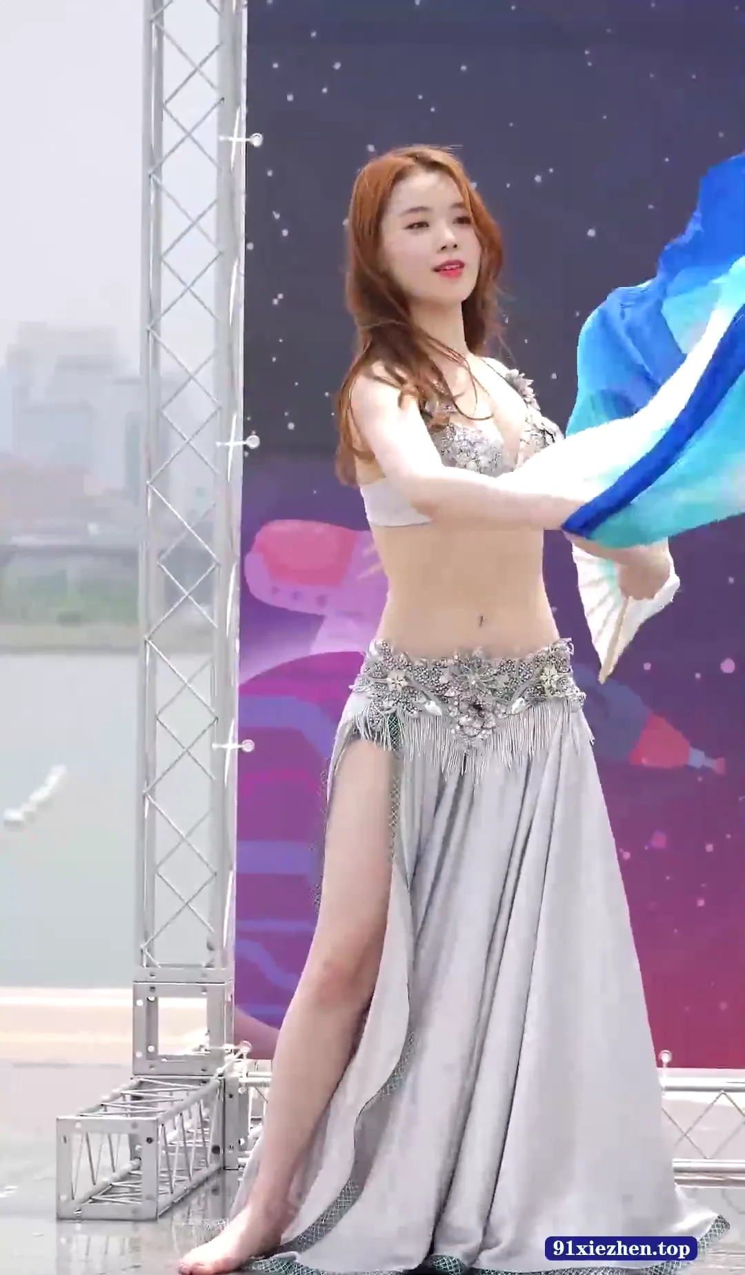 韩国女团赤脚肚皮舞现场饭拍 [MP4-143MB]