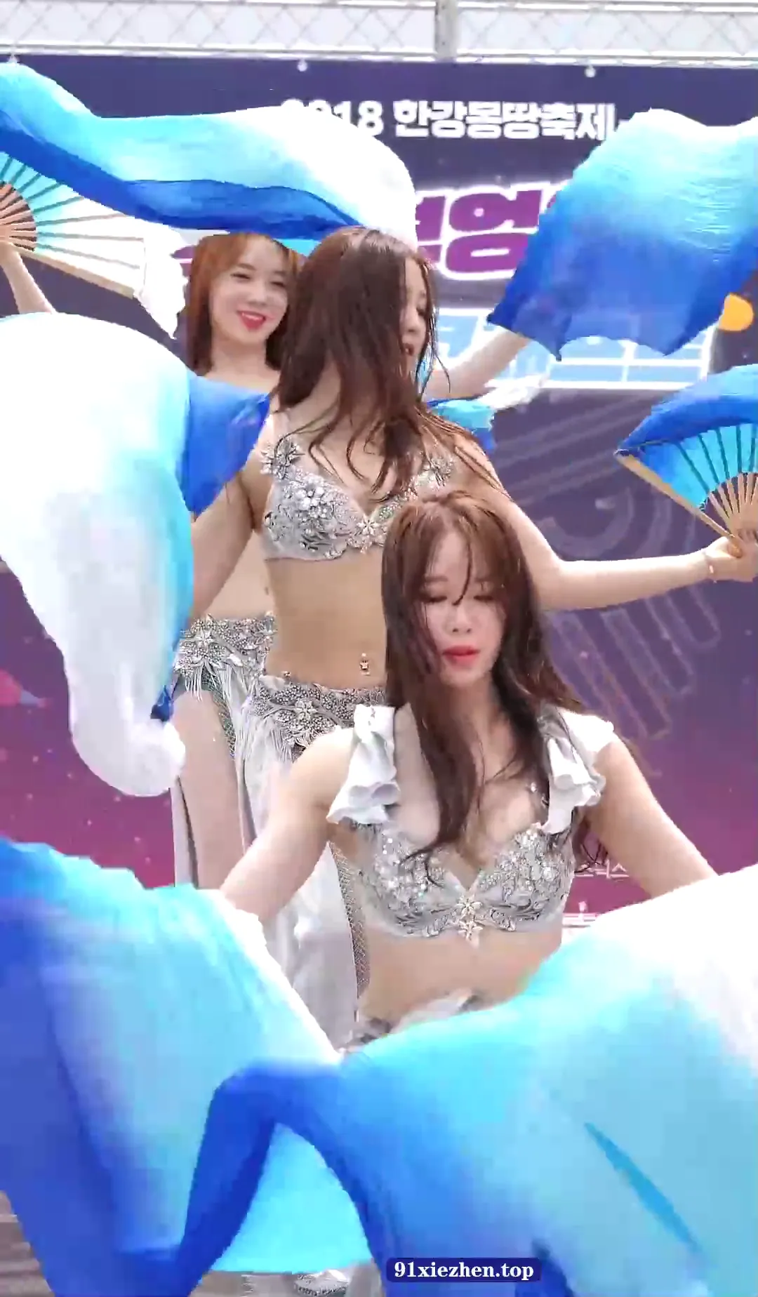 韩国女团赤脚肚皮舞现场饭拍 [MP4-143MB] - 第4张