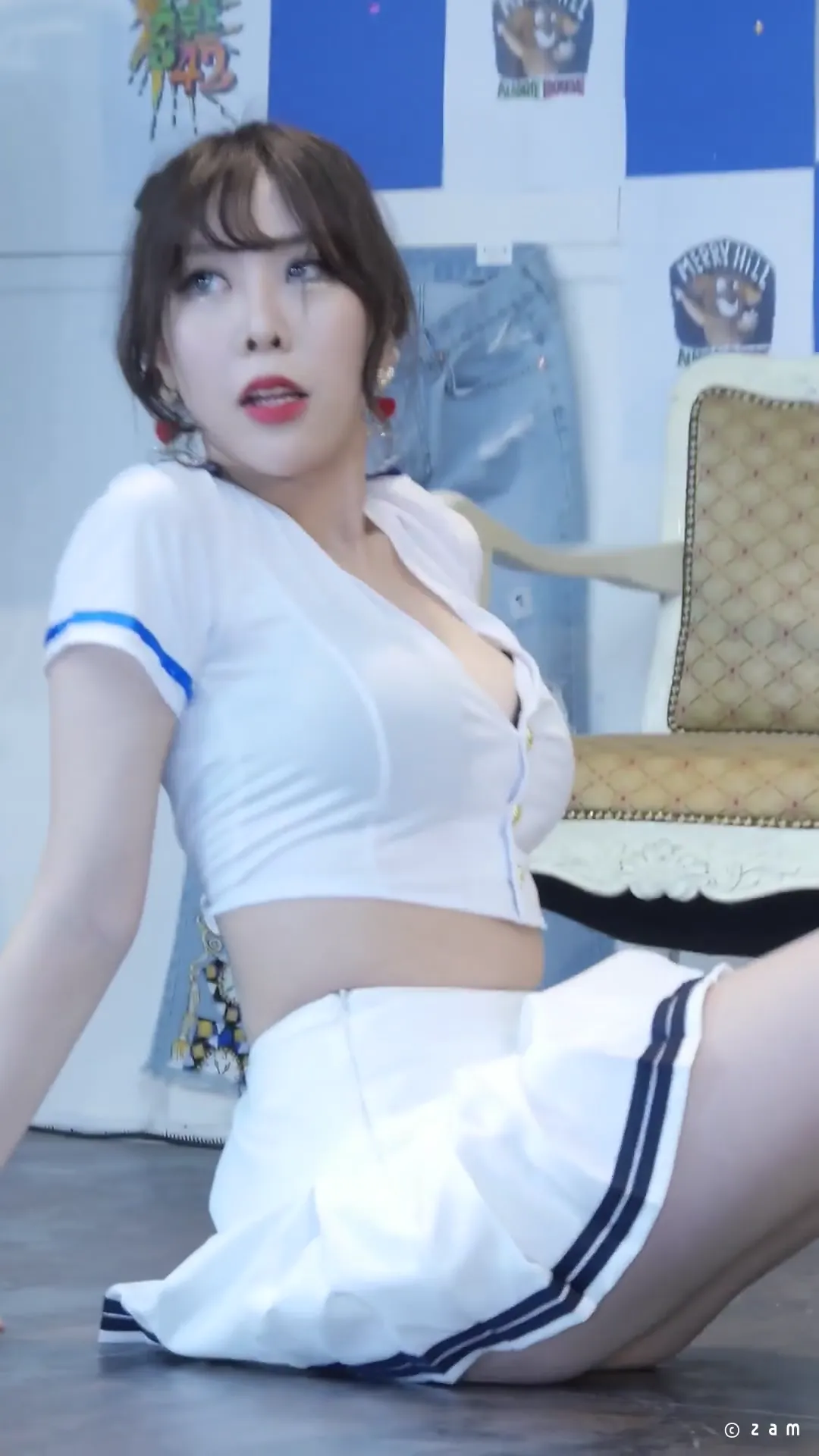 韩国女团齐屁小白裙热舞饭拍 [MP4-101MB]