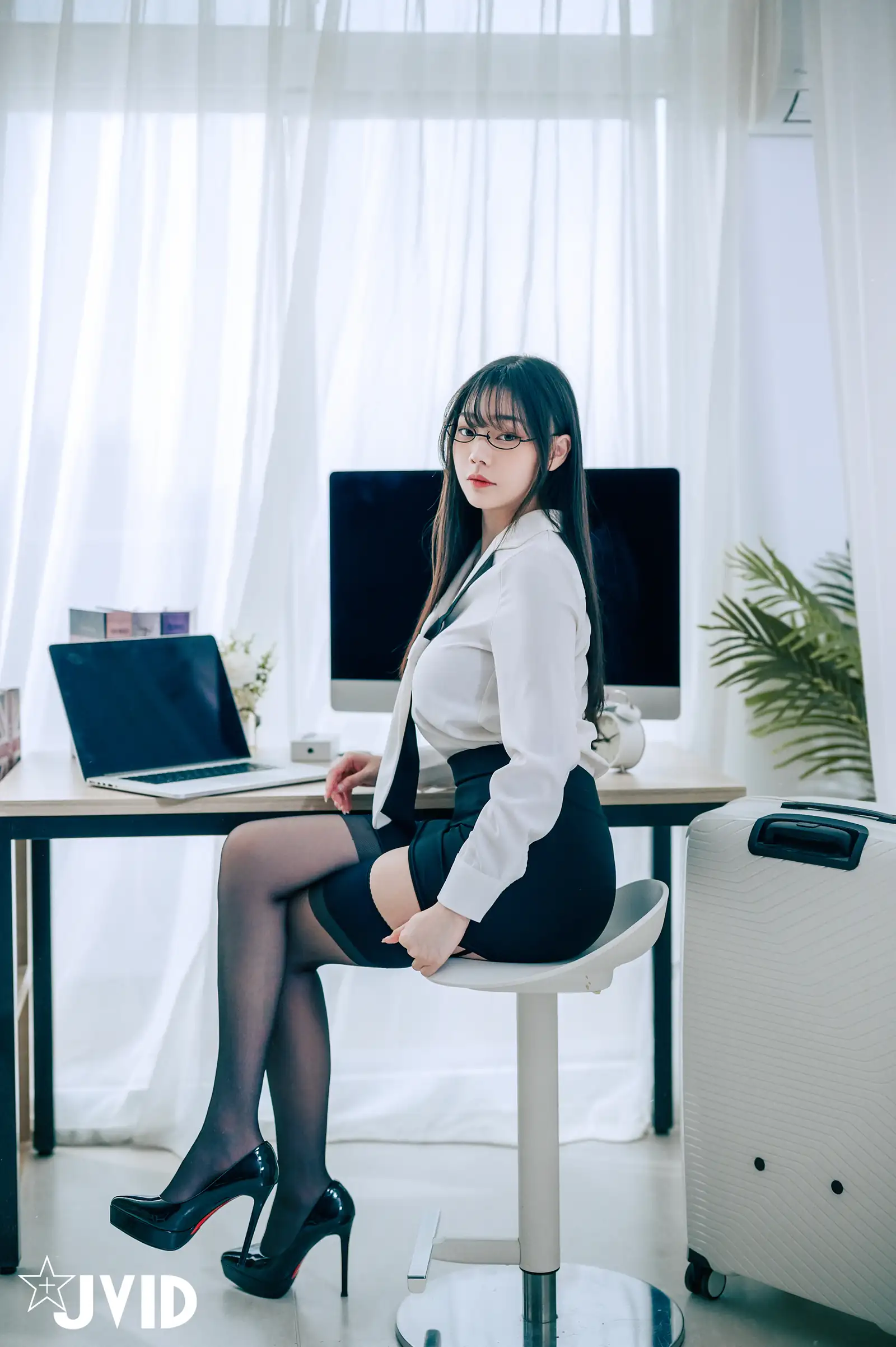 JVID NO.846 苡昕Slivia 超巨乳女秘書 [159P／428MB] - 第1张