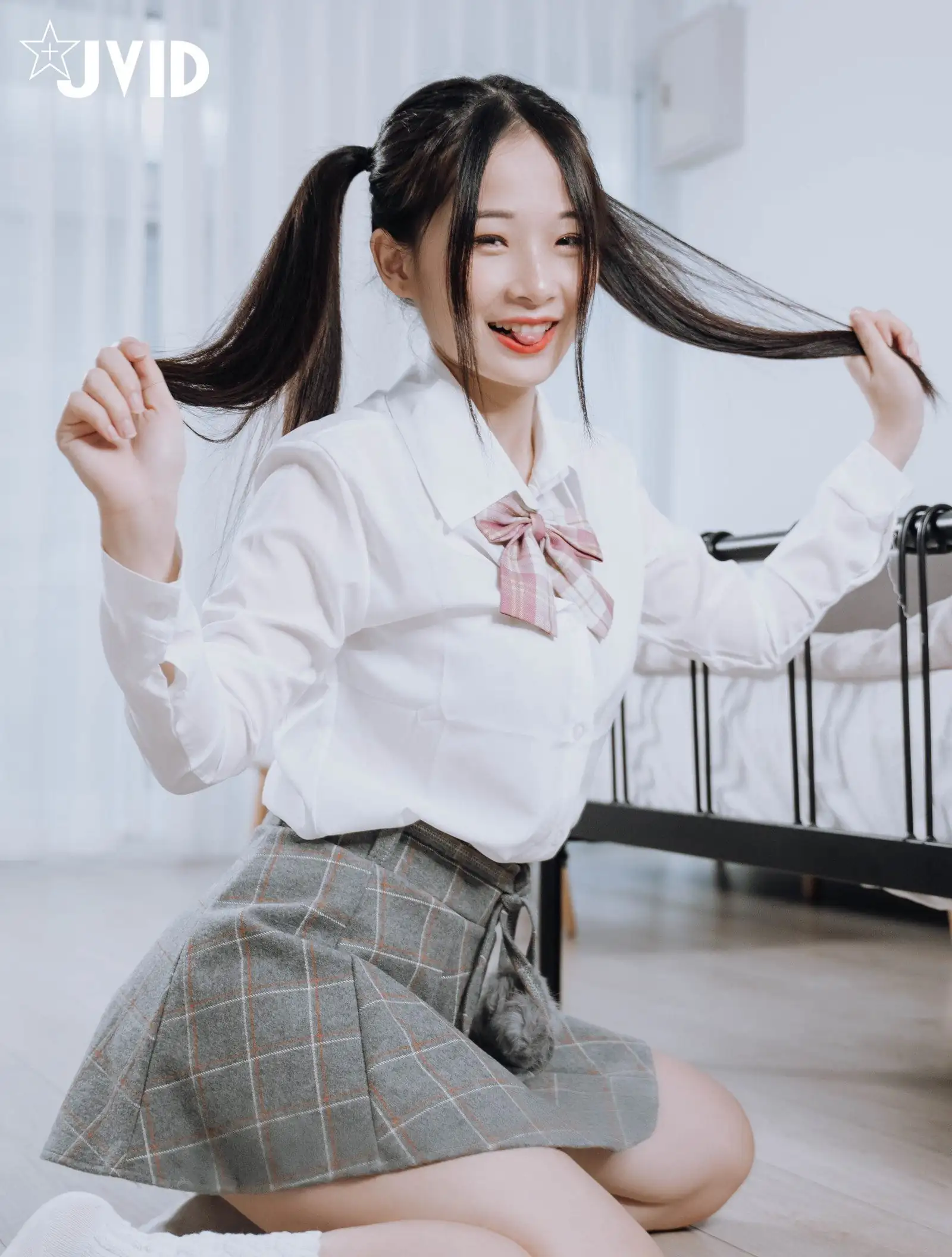 JVID 绝品双马尾女孩想在学长的胯下依偎四点全露 132P1V