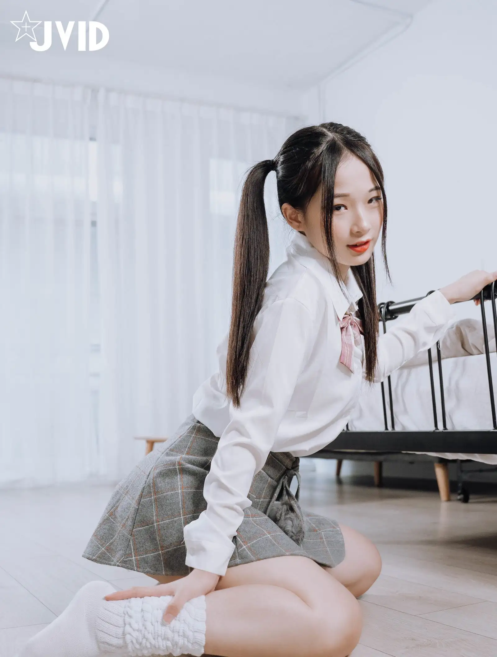 JVID 绝品双马尾女孩想在学长的胯下依偎四点全露 132P1V - 第2张