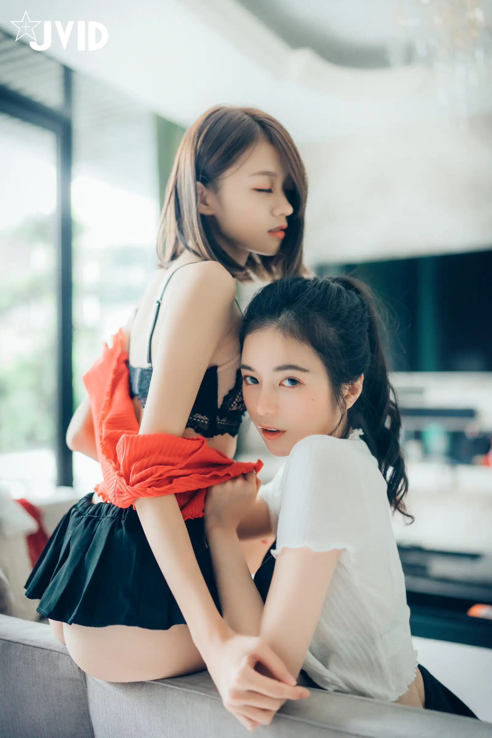 JVID - 好色萝莉妍妍X巨乳御姊辰辰 [136P 1V 221MB] - 第2张