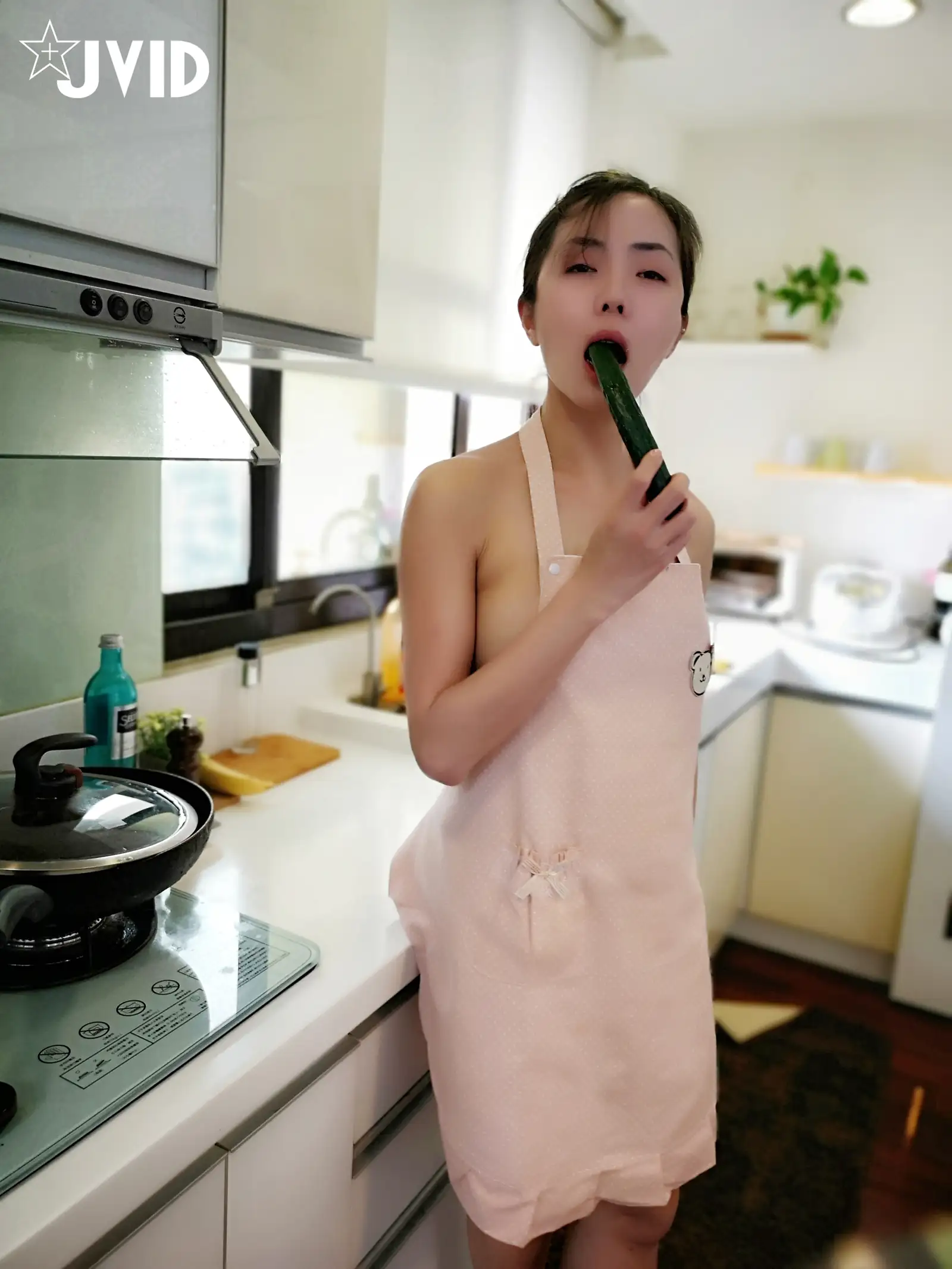 JVID - 漂亮美乳學姐說要下廚...結果看到小黃瓜..香蕉...就自己淫蕩玩起來 [44P1V 200M] - 第3张