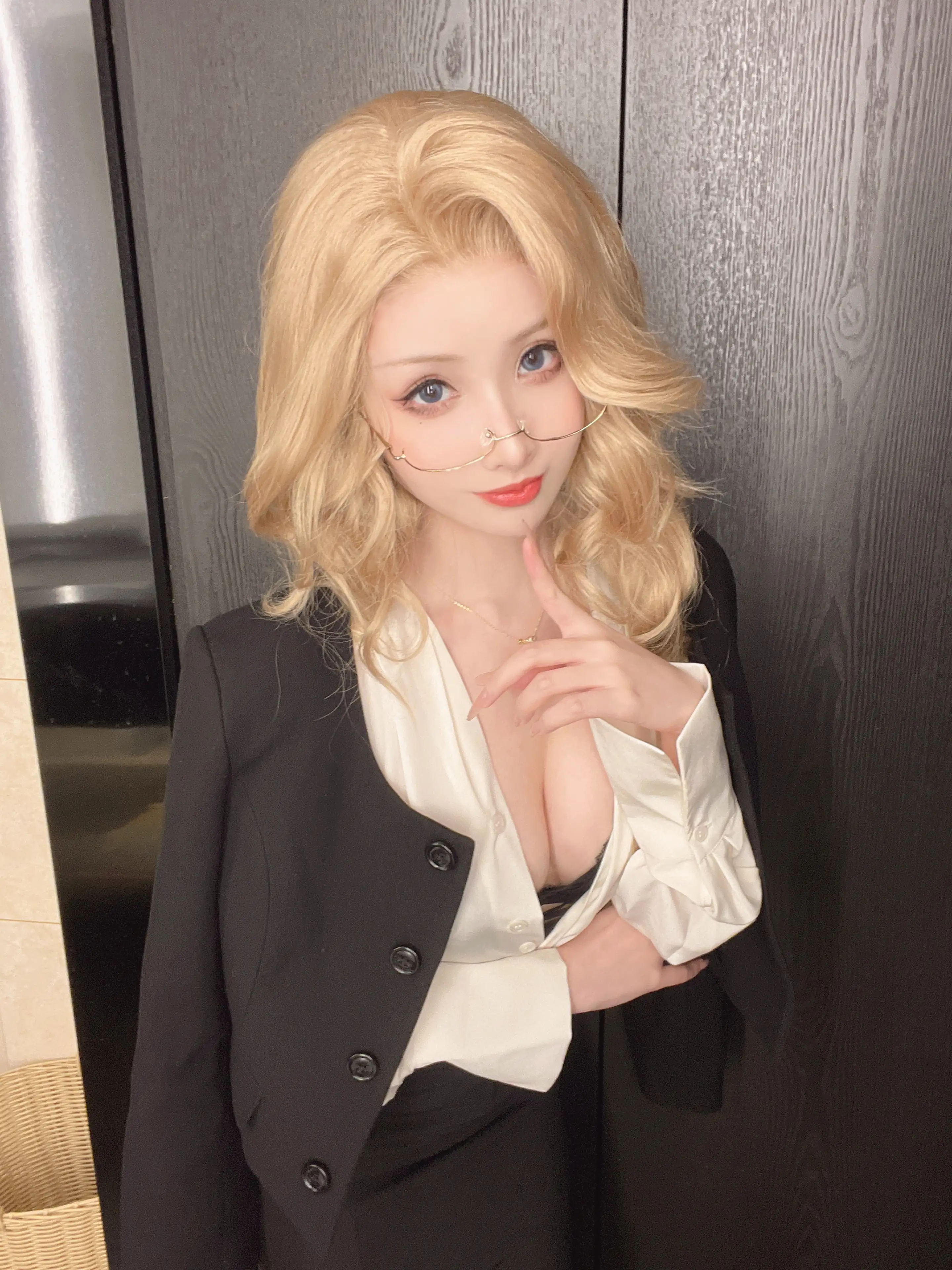 rioko凉凉子 NO.106 &面饼仙儿  女总裁 [95P14V 1.6GB]