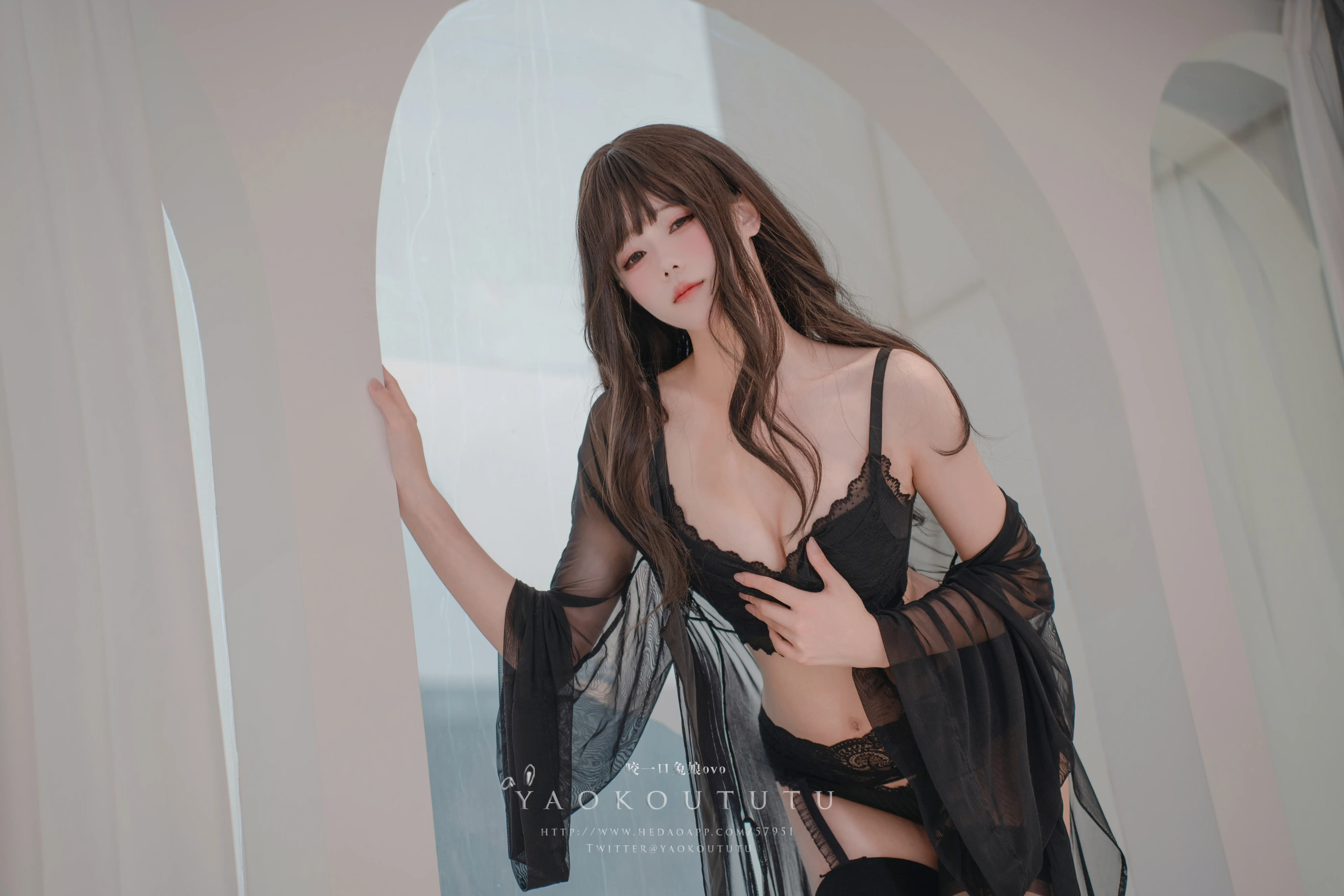 咬一口兔娘(黏黏团子兔) – NO.039 六月订阅 - 微醺大姐姐[72P-1V-1.57G] - 第2张