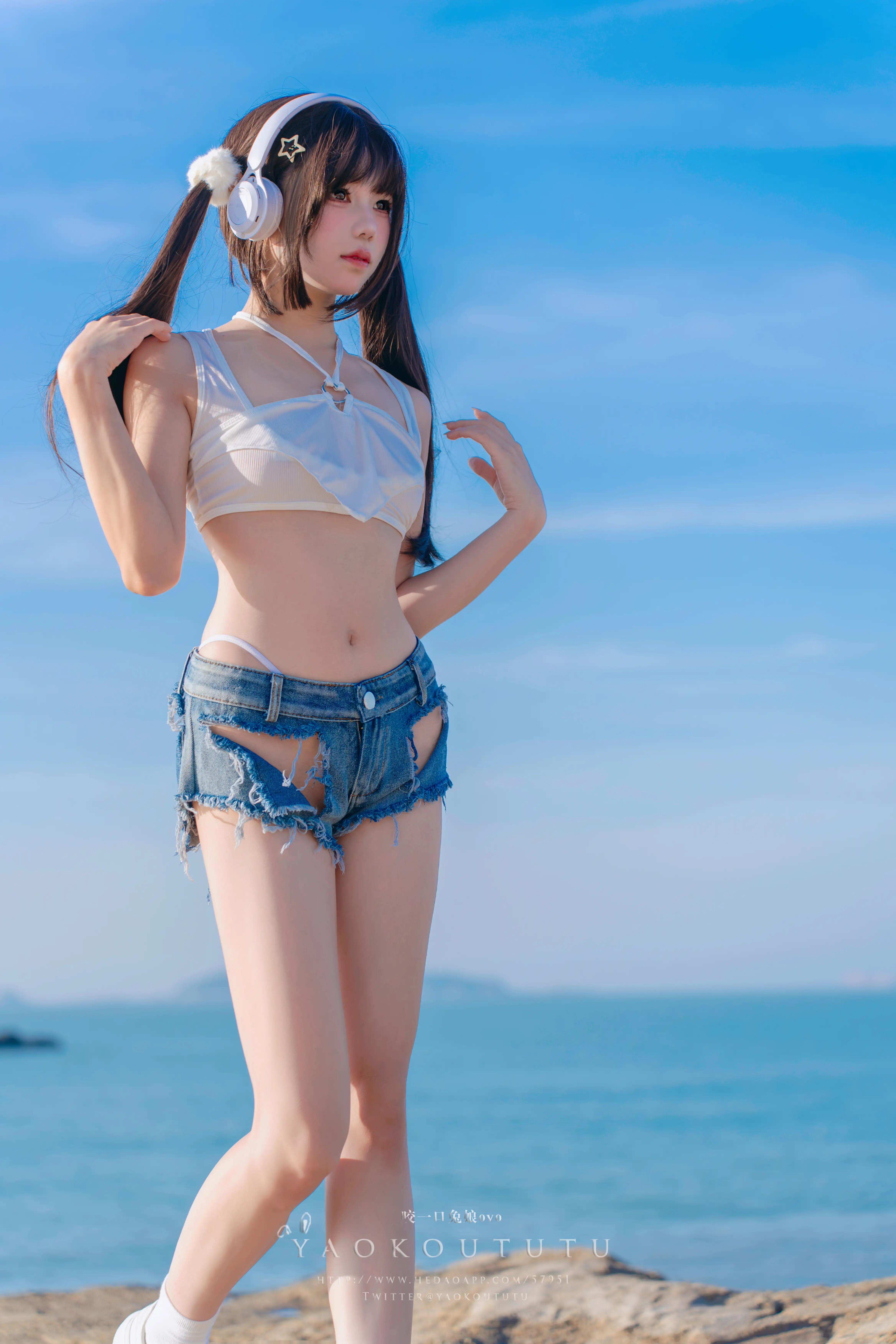 咬一口兔娘(黏黏团子兔) – NO.068 八月订阅『海音旋律』&Mr.Chu [70P1V-1.44G]