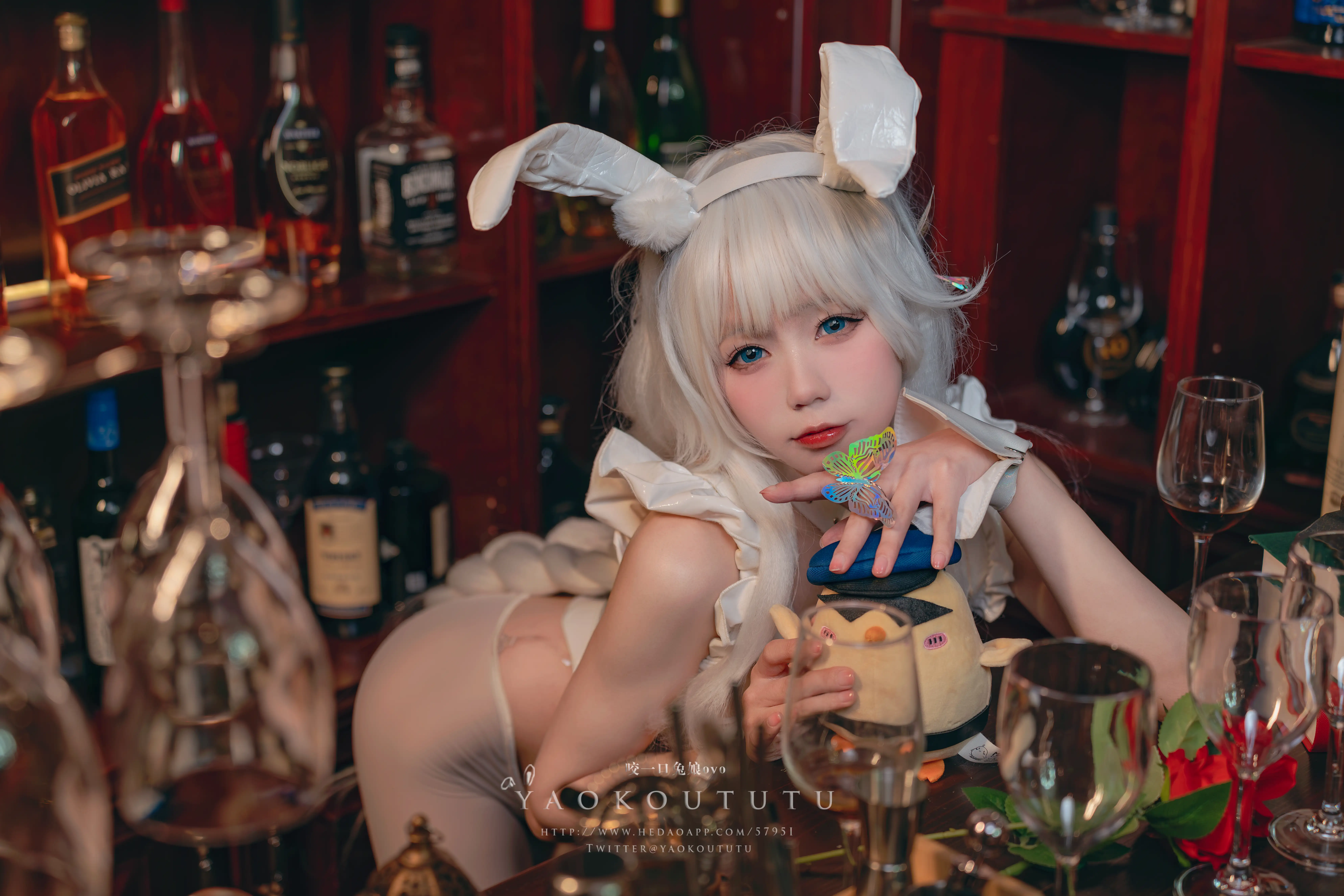 咬一口兔娘(黏黏团子兔) – NO.094 十月T3特典『恶毒酒吧』[39P-625.7M] - 第6张