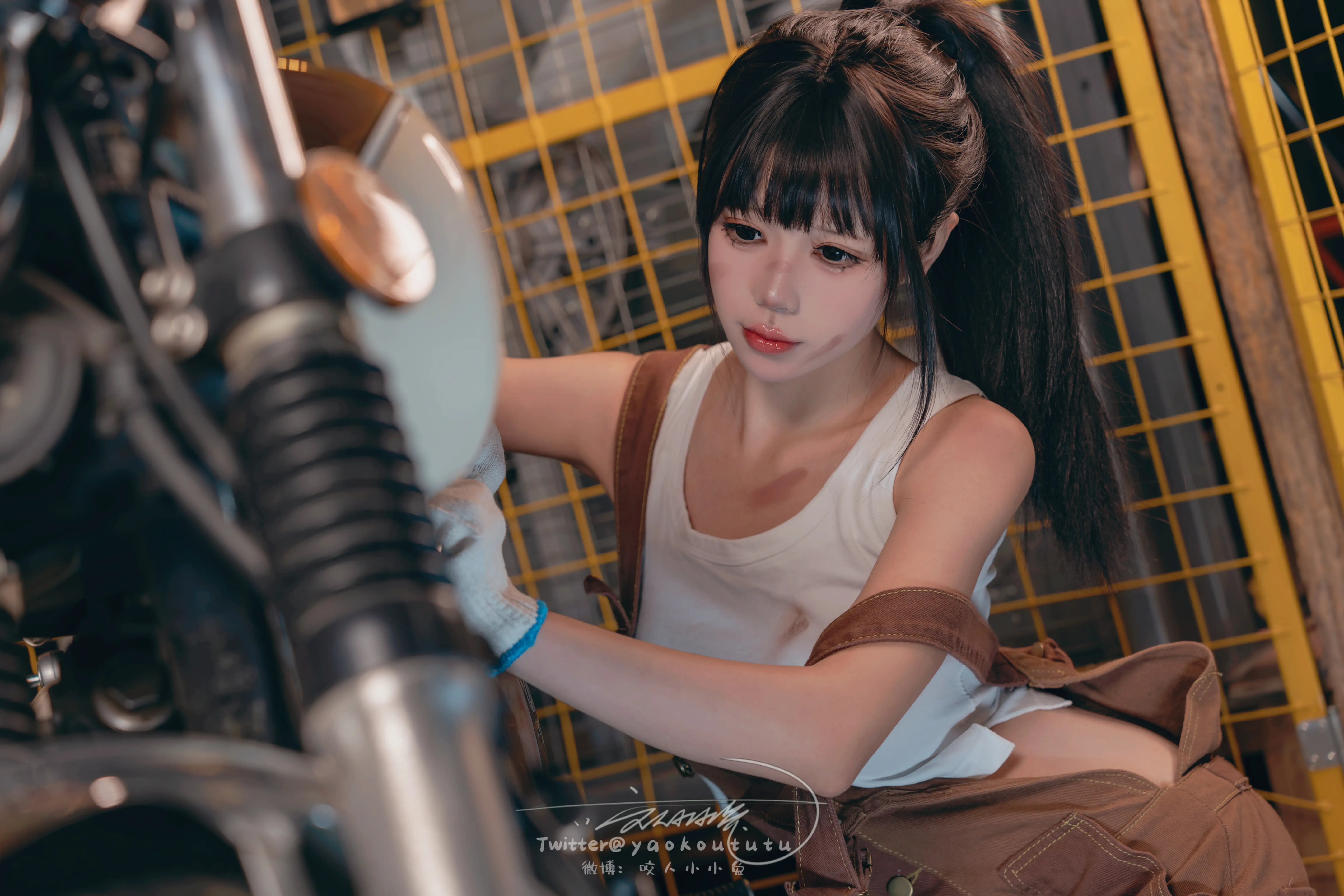 咬一口兔娘(黏黏团子兔) – NO.125 24.1月 机车修理工 Shake it[71P-1V-805.3M] - 第4张