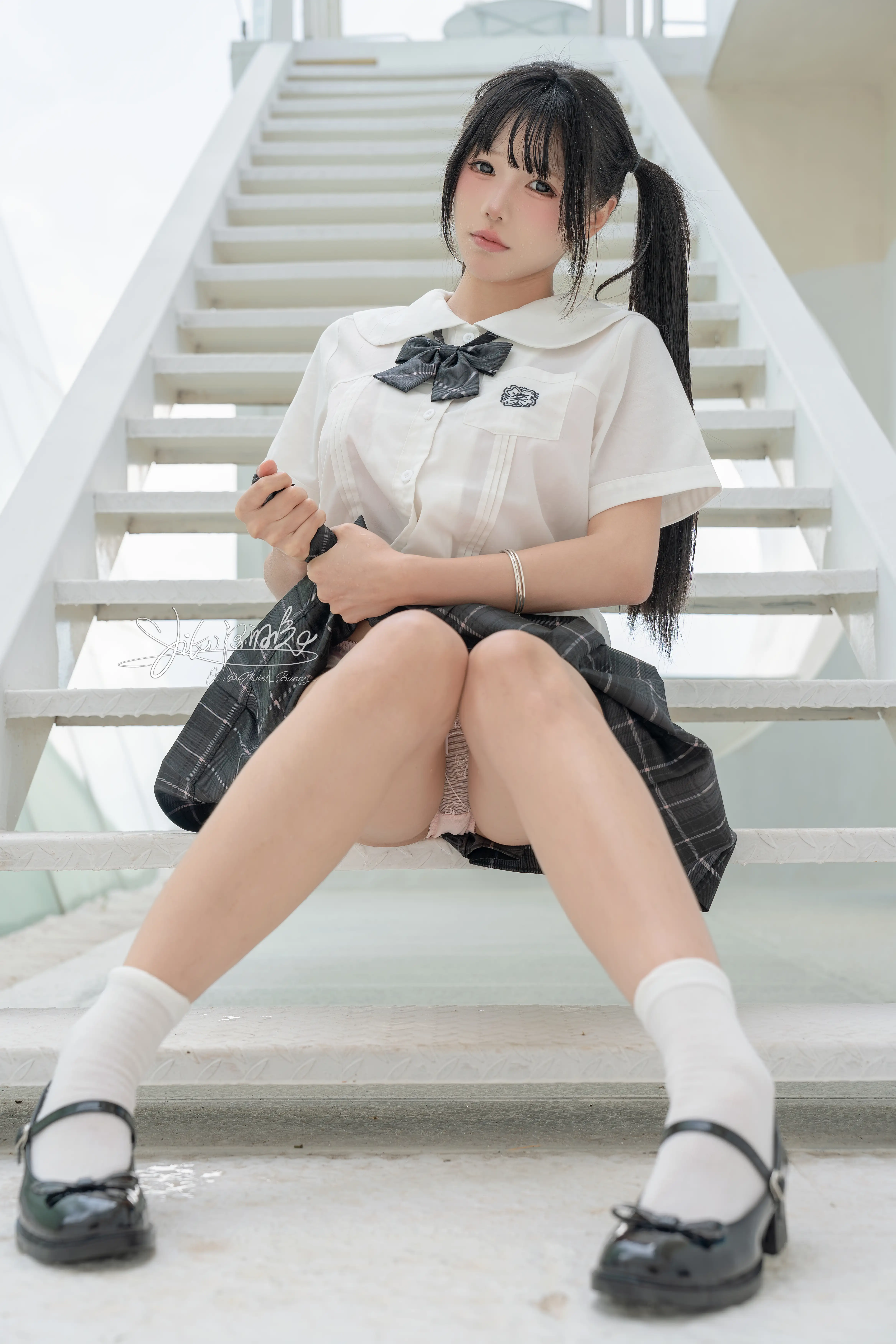 咬一口兔娘(Yiko湿润兔) – NO.189 雨后小故事 [89P1V-1.72GB] - 第1张