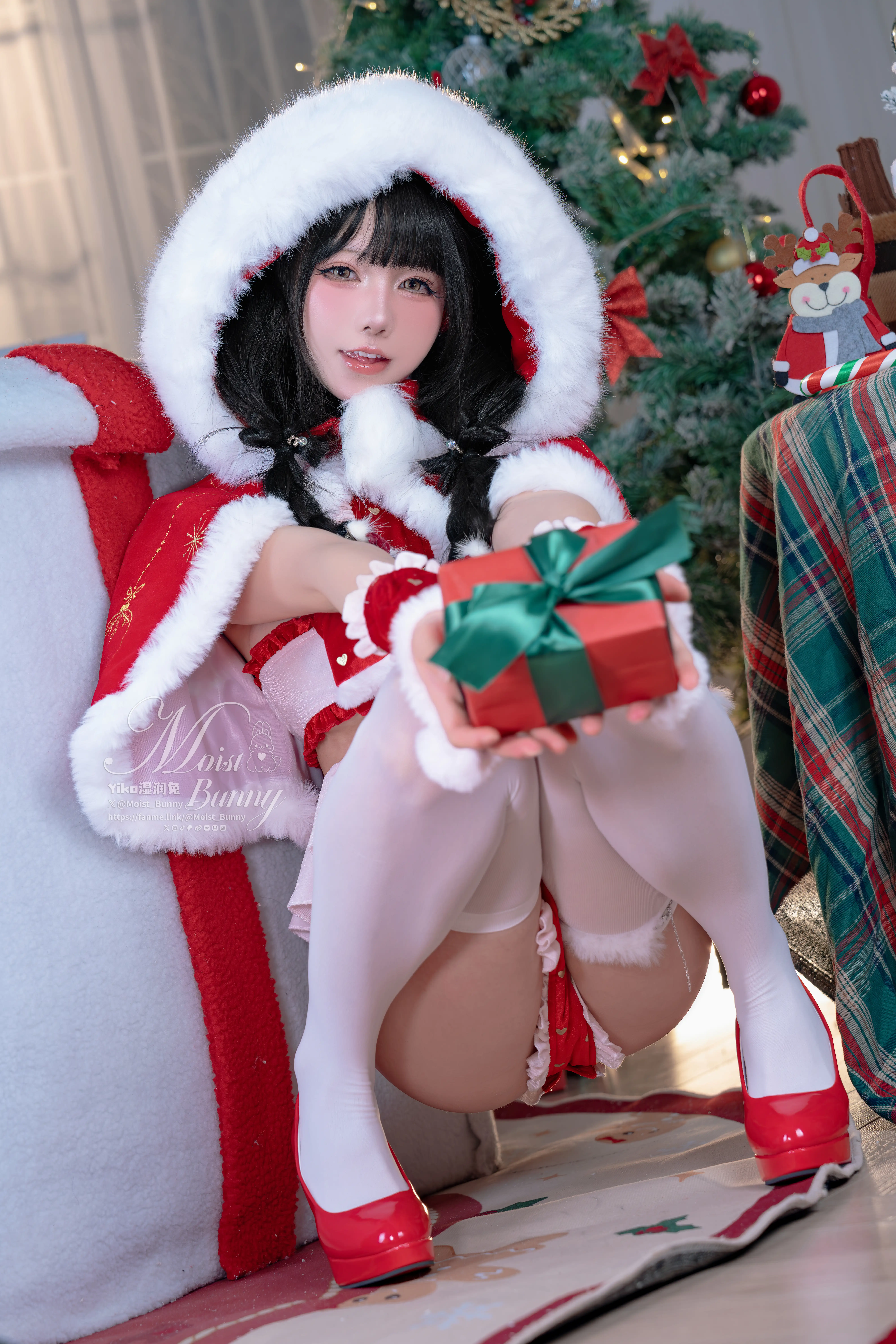 咬一口兔娘(Yiko湿润兔) – NO.199 十二月作品『兔兔圣诞礼物』[94P-2V-2.24G] - 第4张