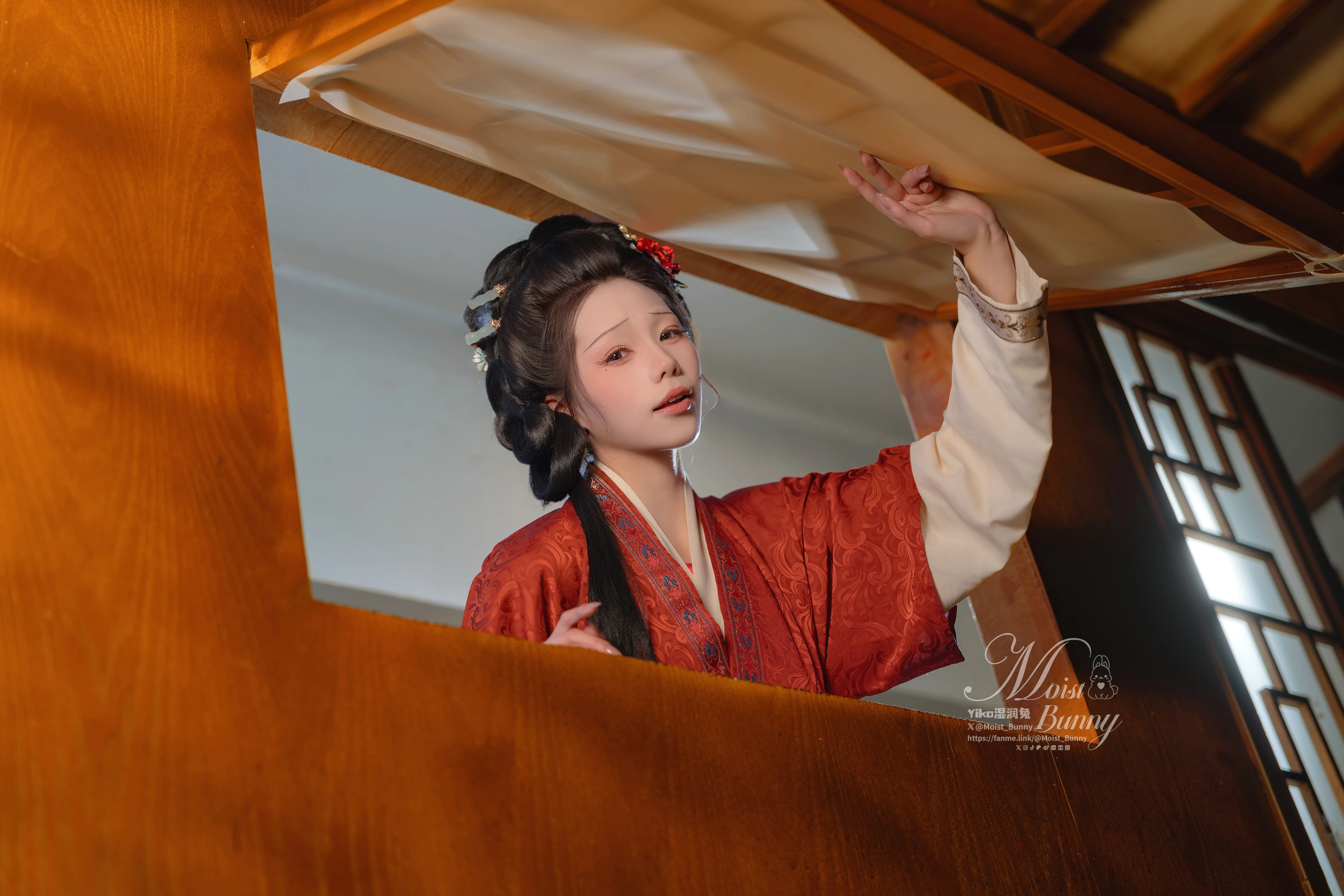 咬一口兔娘(Yiko湿润兔) – NO.271 快马加鞭·金莲迎春[96P-2V-2.09G] - 第3张