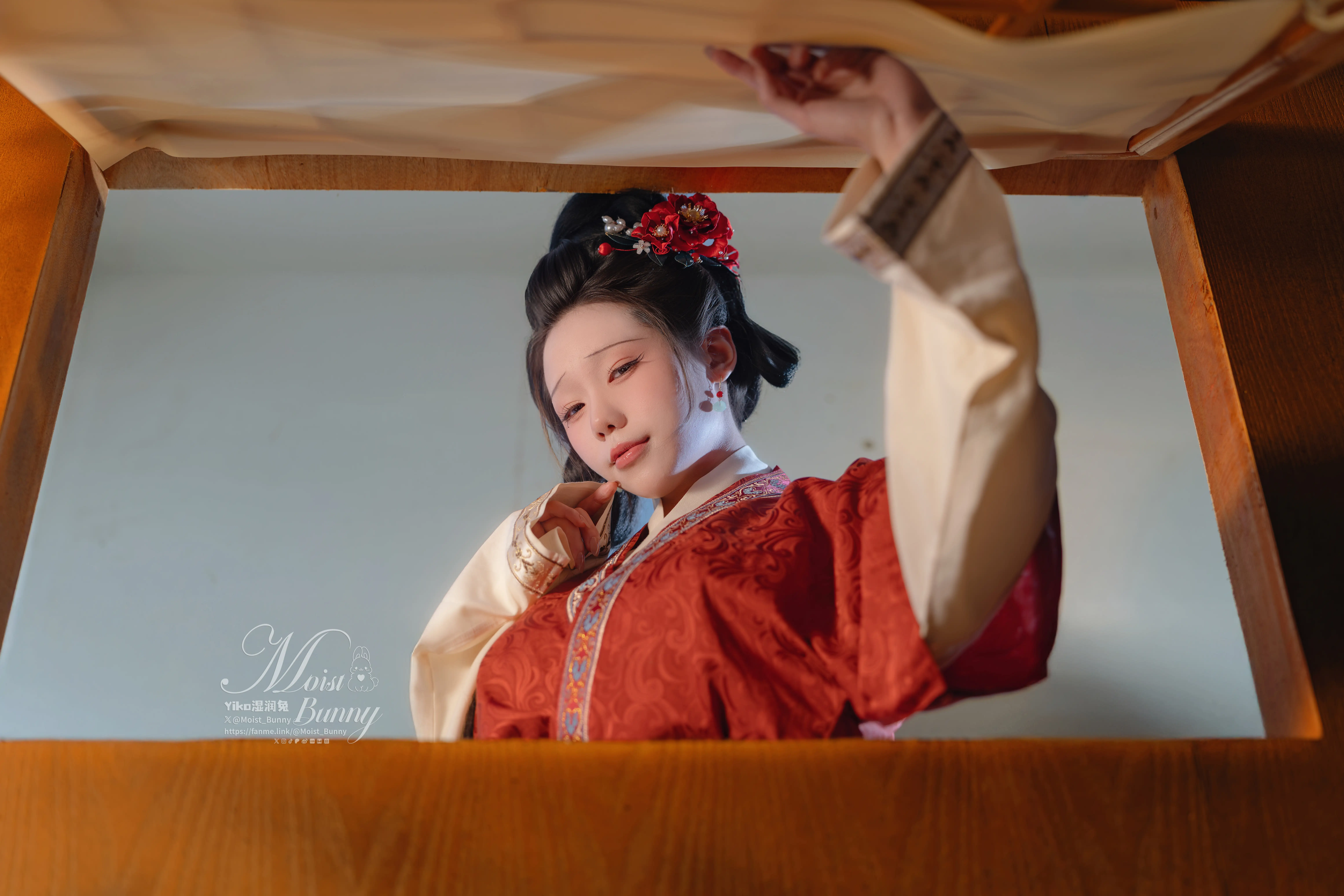 咬一口兔娘(Yiko湿润兔) – NO.271 快马加鞭·金莲迎春[96P-2V-2.09G] - 第4张