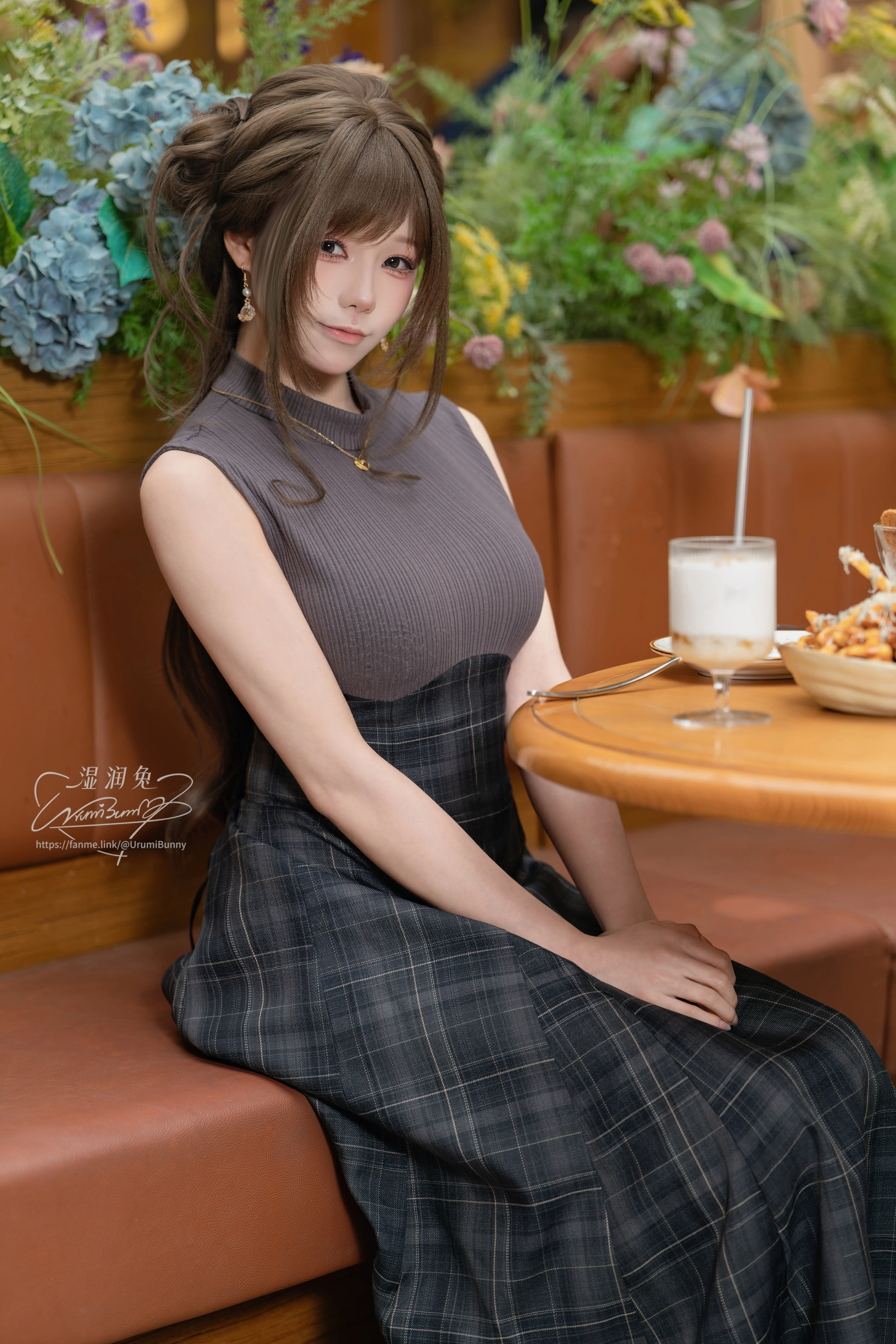 咬一口兔娘(Yiko湿润兔) – NO.282 5月作品『网友的一日约会』[121P3V 2.9GB]