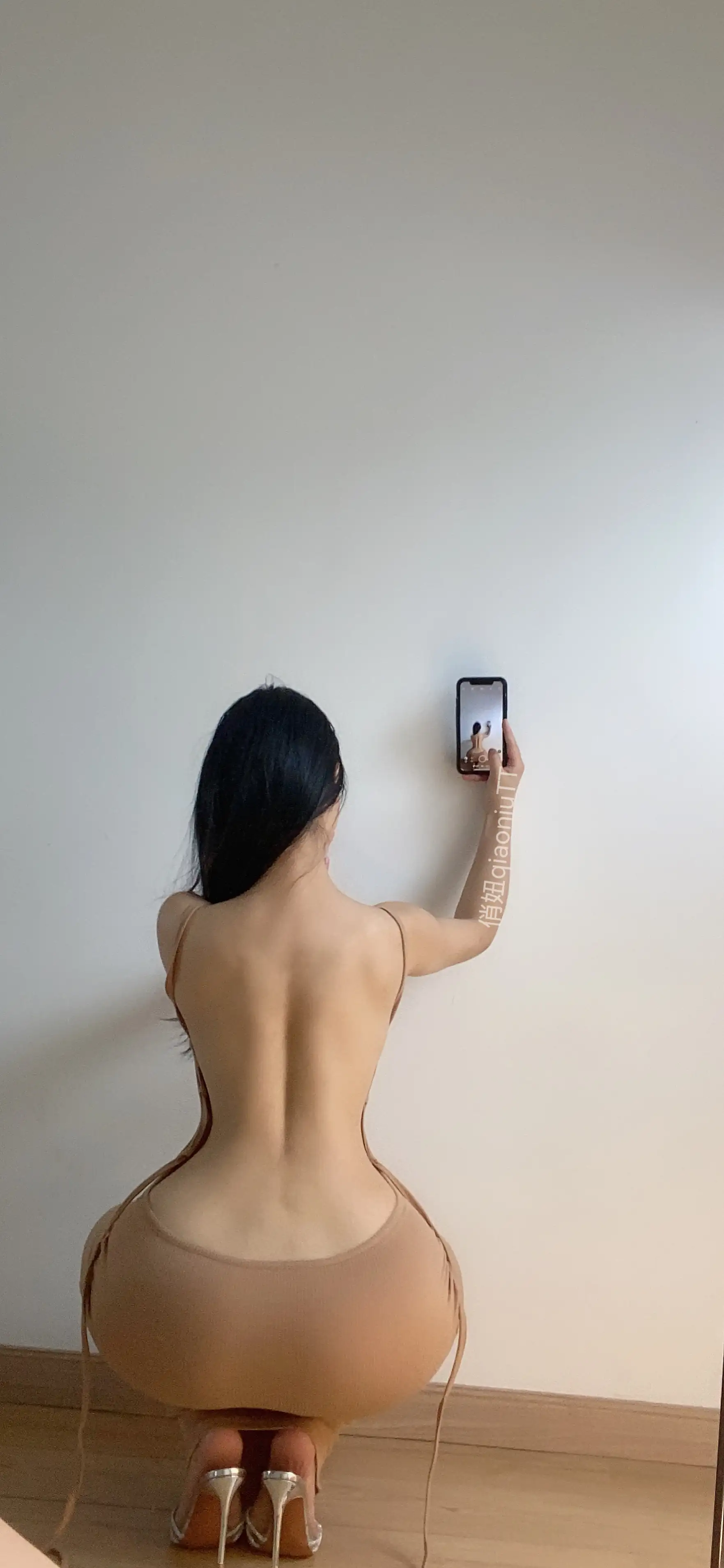 俏妞qiaoniuTT NO.039 露背连衣裙 [10P-26.8M] - 第4张