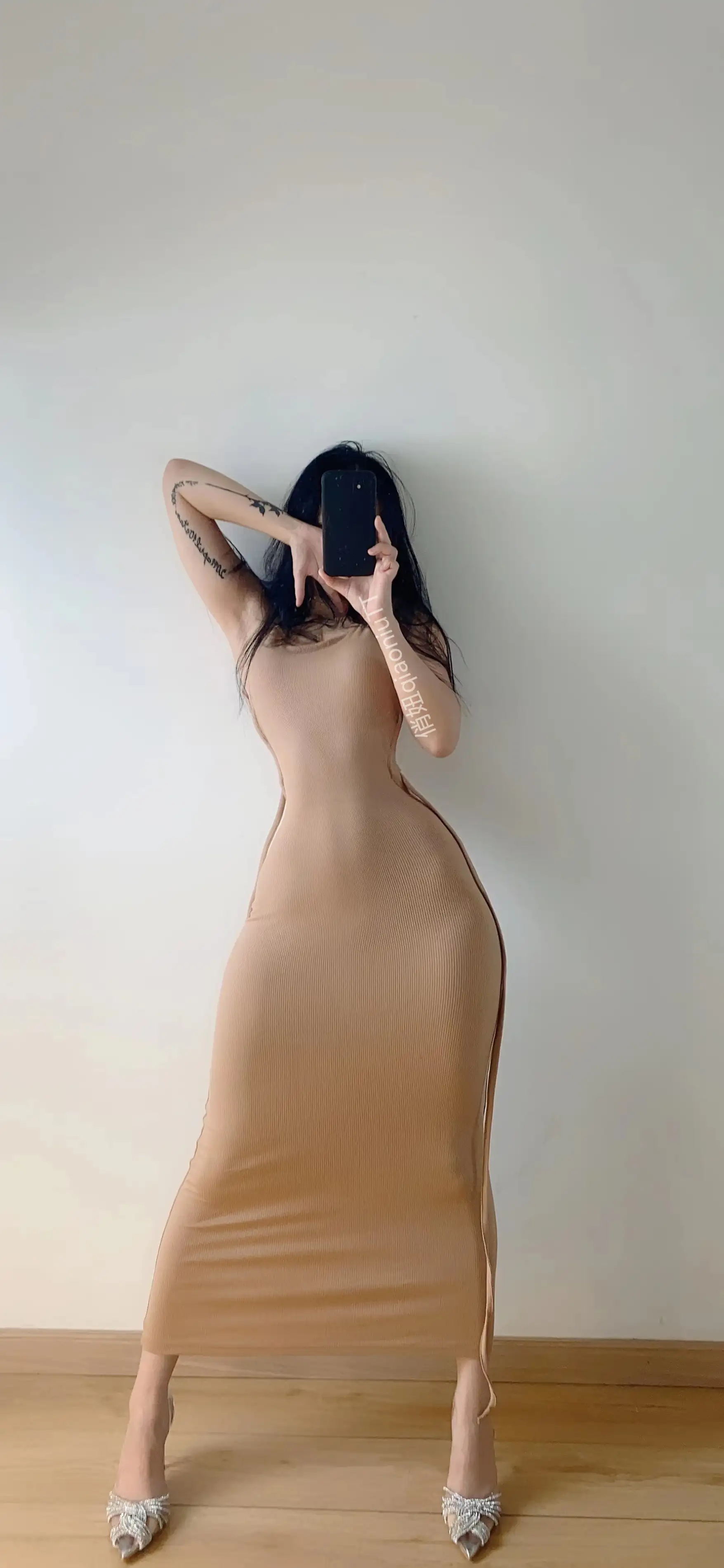 俏妞qiaoniuTT NO.039 露背连衣裙 [10P-26.8M] - 第8张