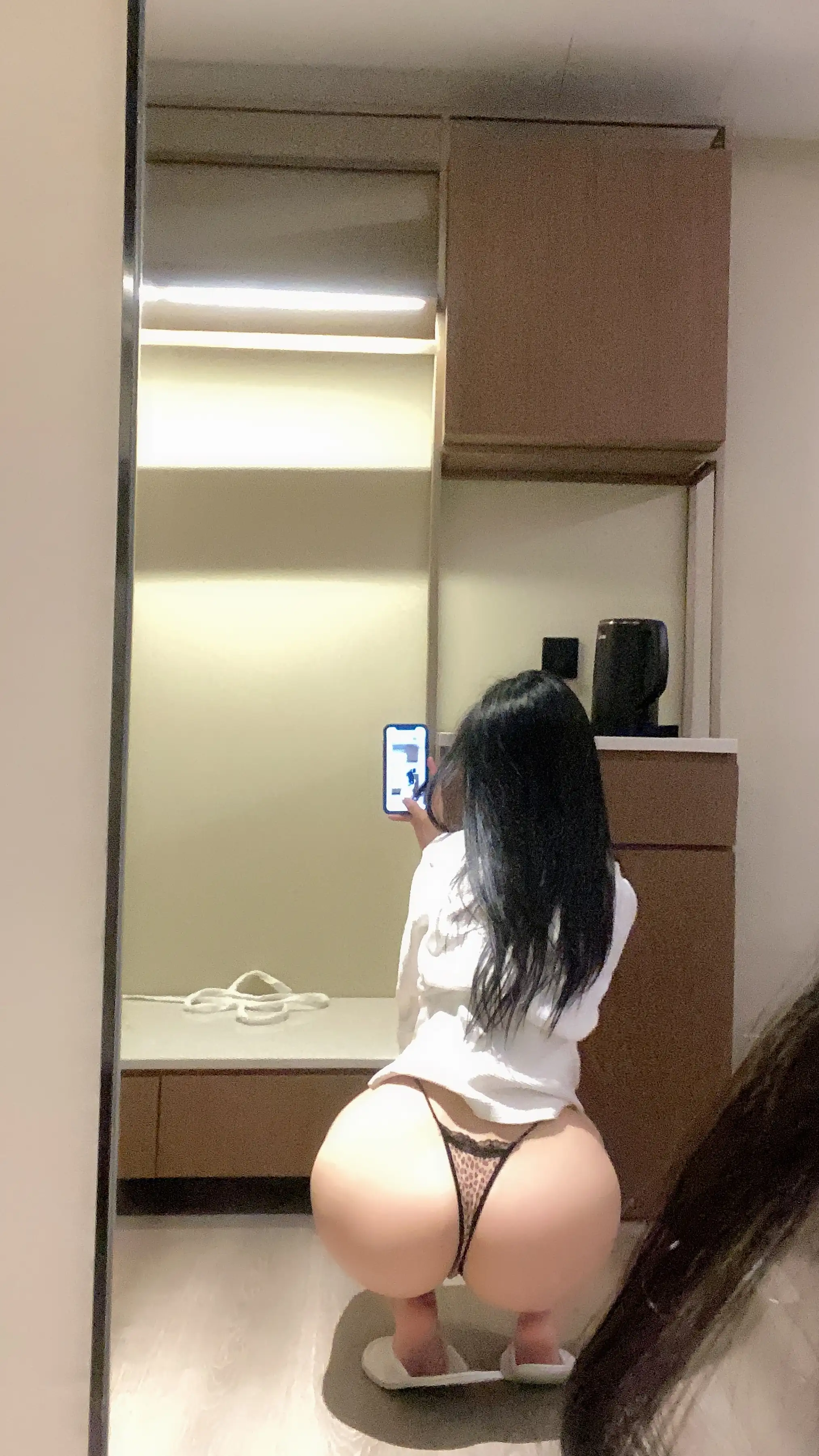 俏妞qiaoniuTT NO.053 可以夹住牙刷[10P-1V-64.8M] - 第4张