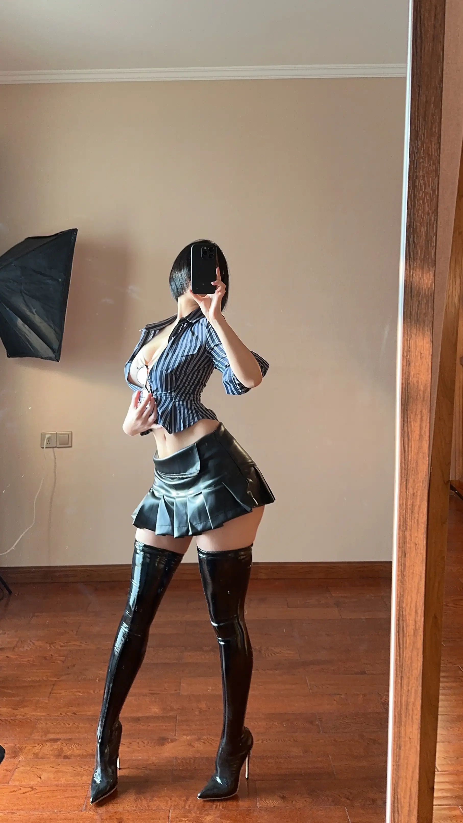 俏妞qiaoniuTT NO.107 战神皮靴 [16P／62MB] - 第4张