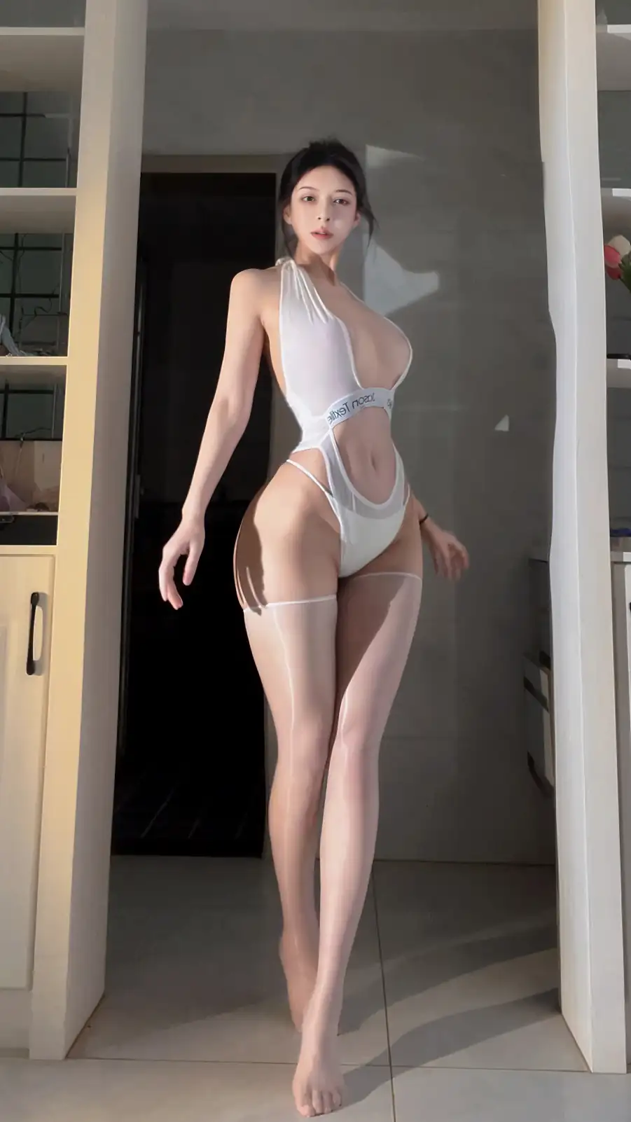姐姐Lalion NO.015 薄如蝉翼[44P 2V 126.2M]