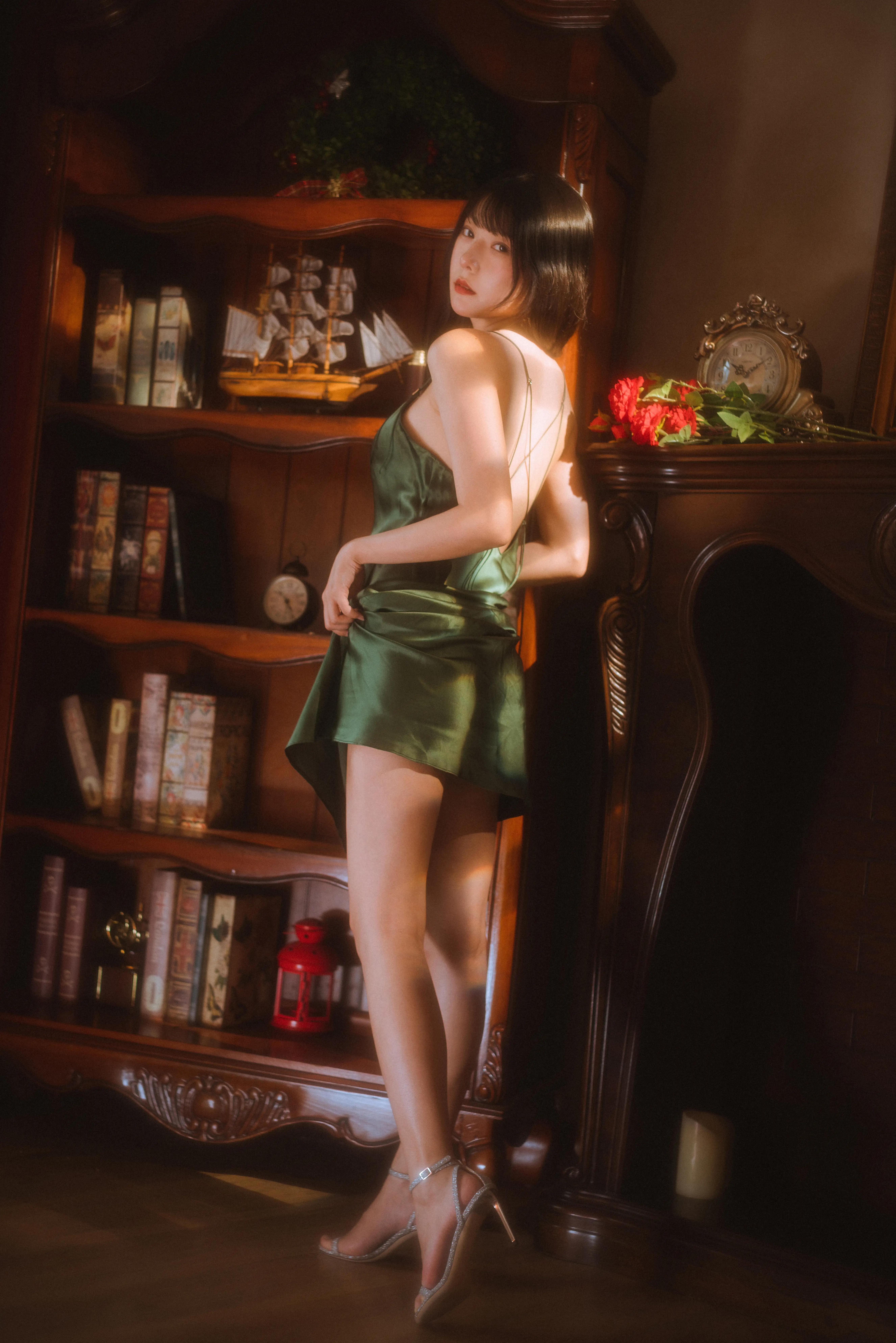 香草喵露露 NO.048 杨枝甘露 绿色连衣裙 [45P1V-1.19GB] - 第2张