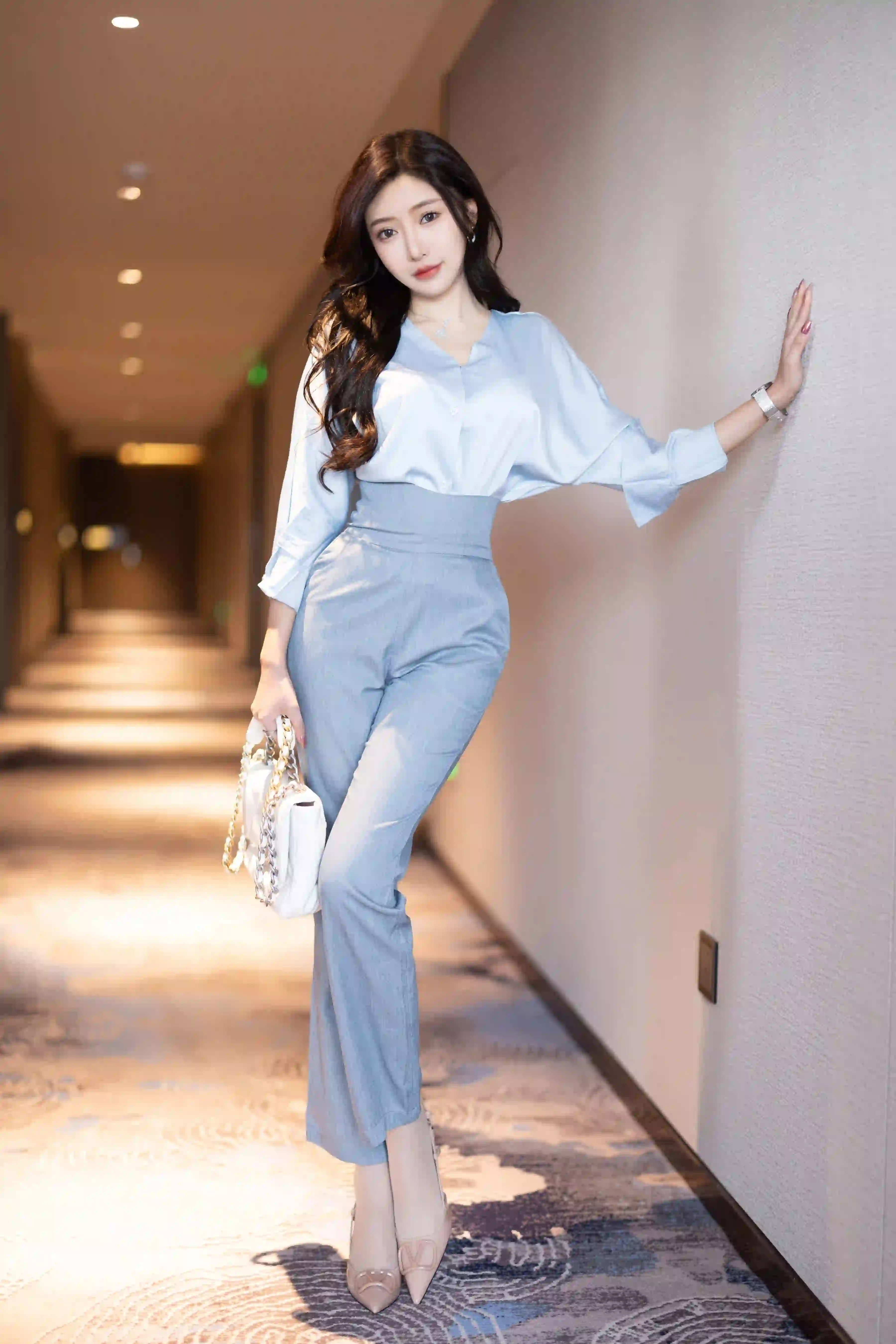 王馨瑶 NO.028 内购无水印 NO.7123 灰蓝色西裤配丝绸上衣 [97P 305.77 MB] - 第2张