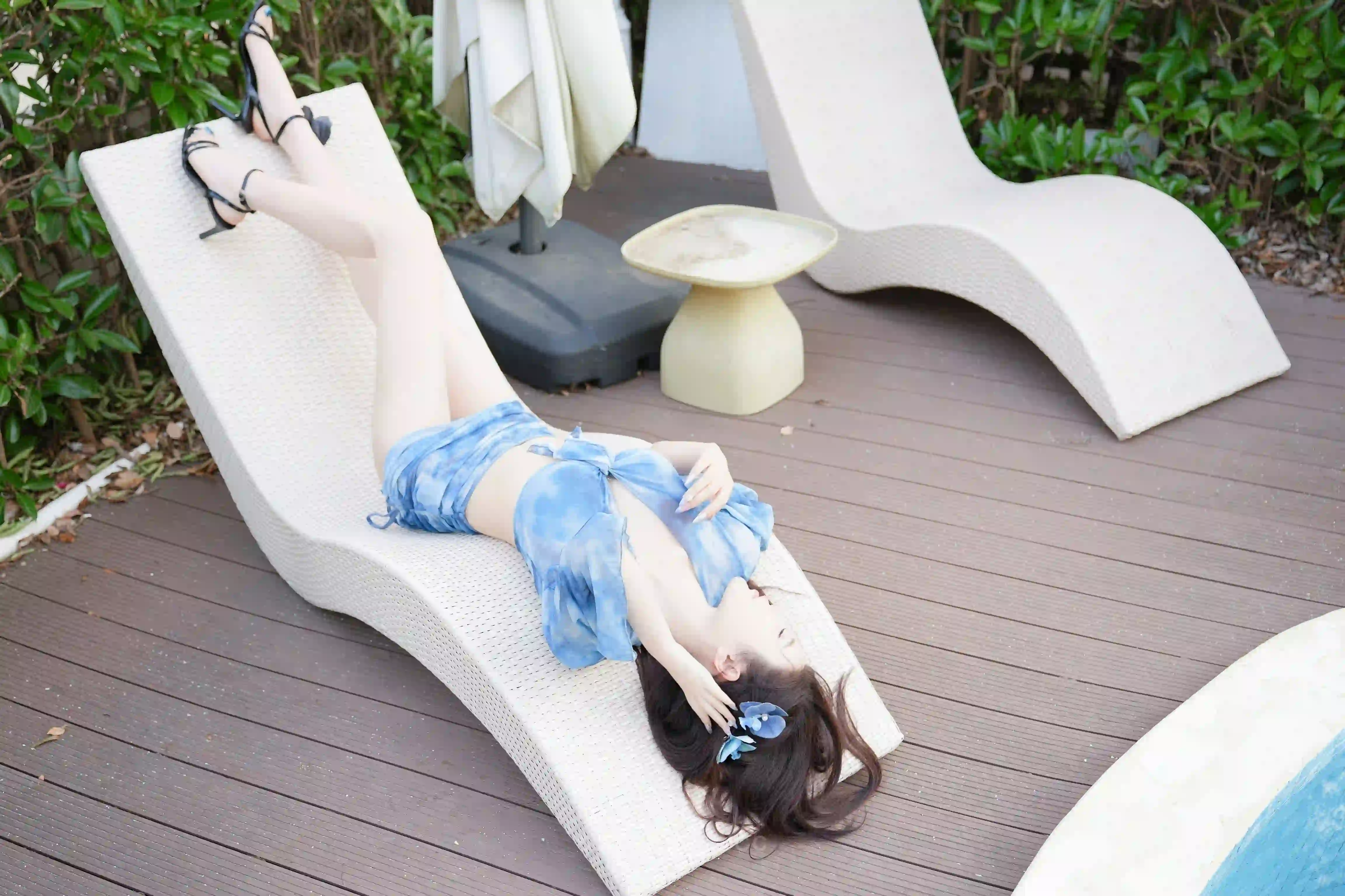 晚苏susu NO.020 内购无水印 泳池蓝色 [84P2V 1.22G] - 第2张
