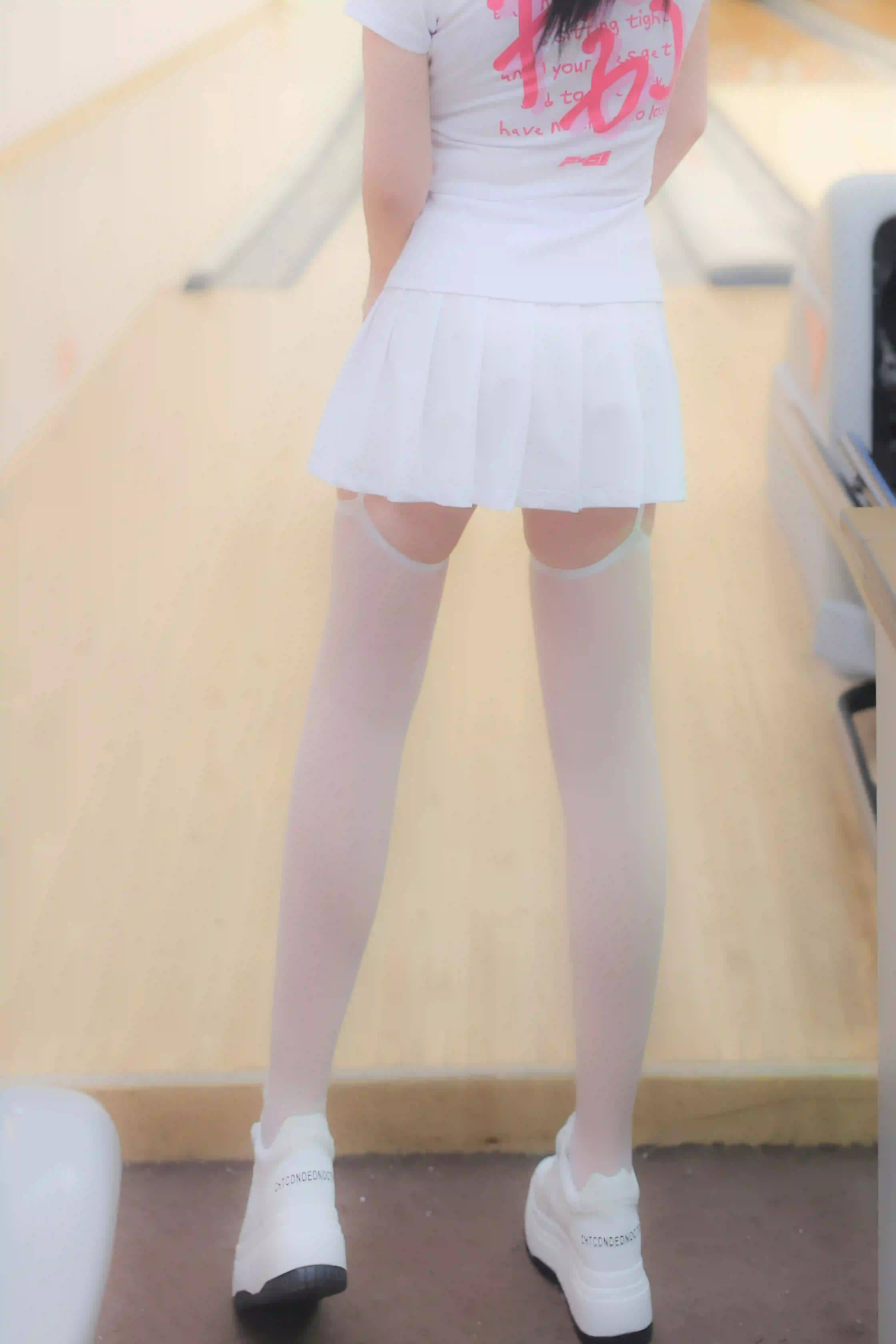 小薯条nienie NO.006 内购无水印 8118 保龄球馆露出 [80P 1.03 GB] - 第1张